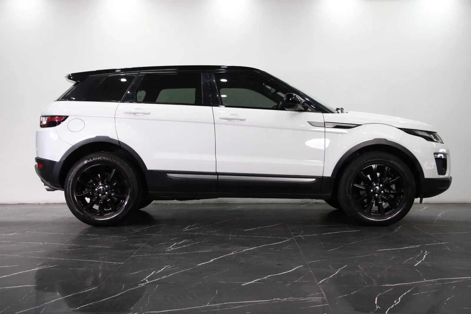 Land Rover-Range Rover Evoque-TD4 110kW SE