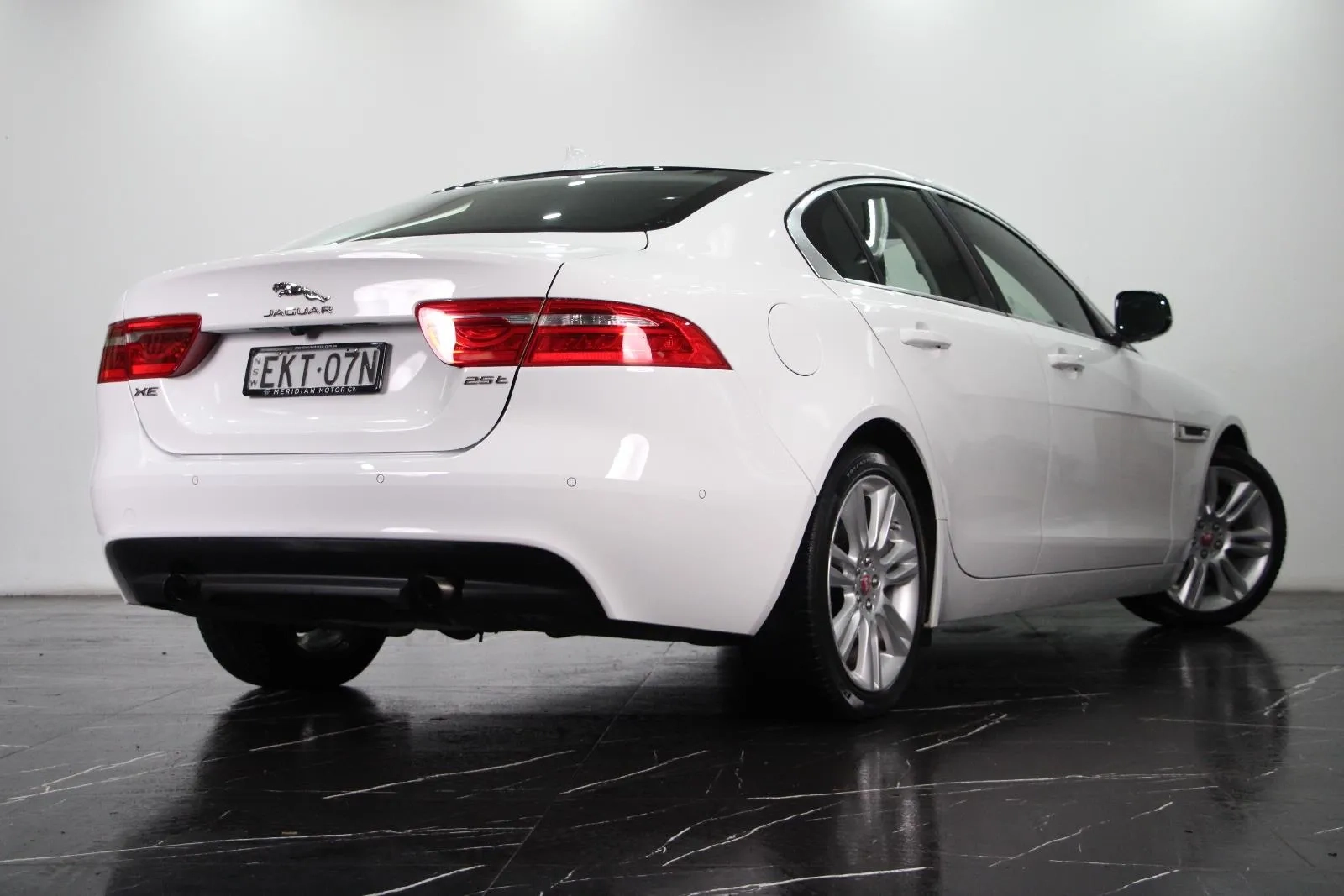 Jaguar-XE-25t Prestige