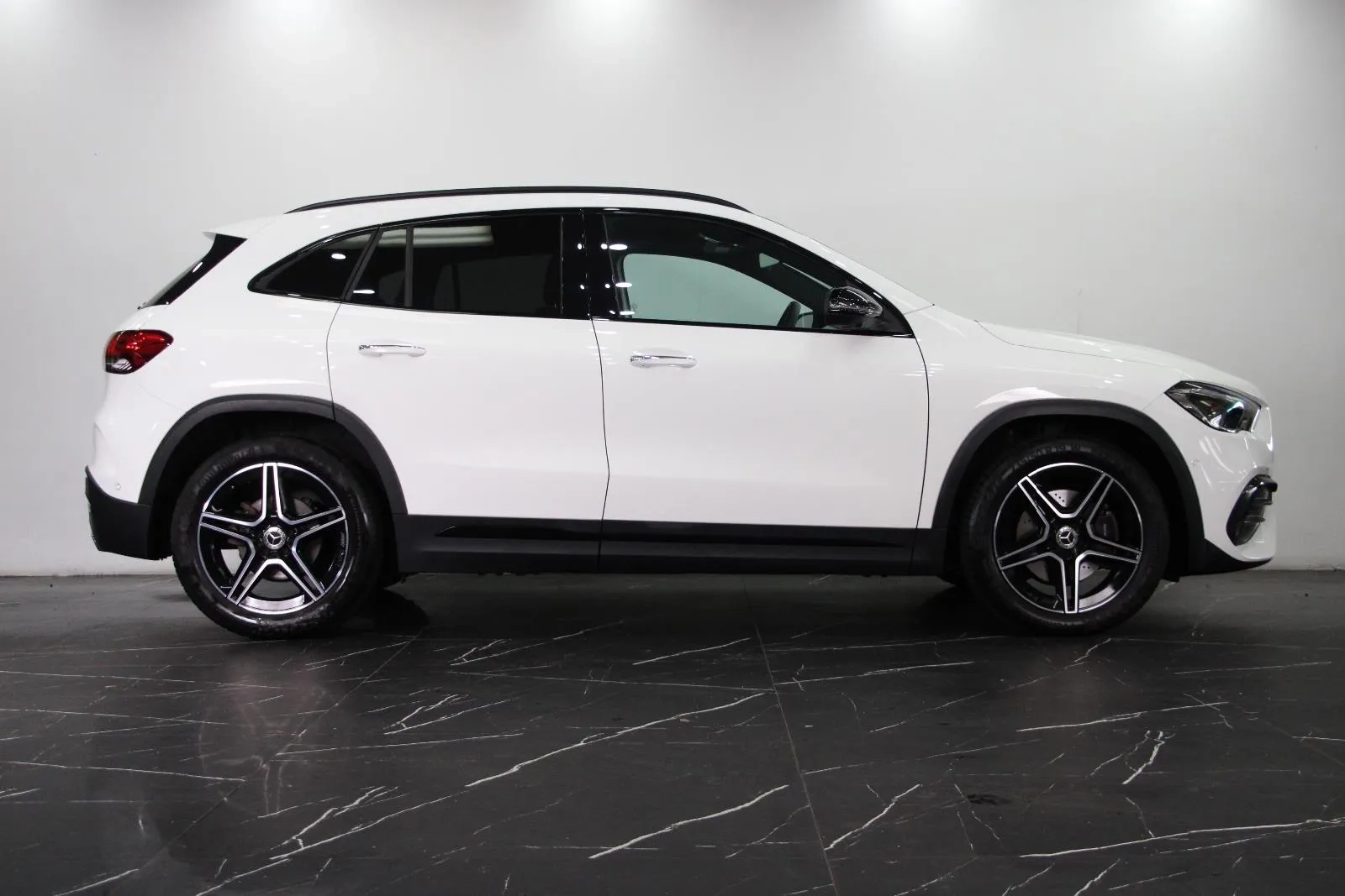 Mercedes-Benz-GLA-Class-GLA200