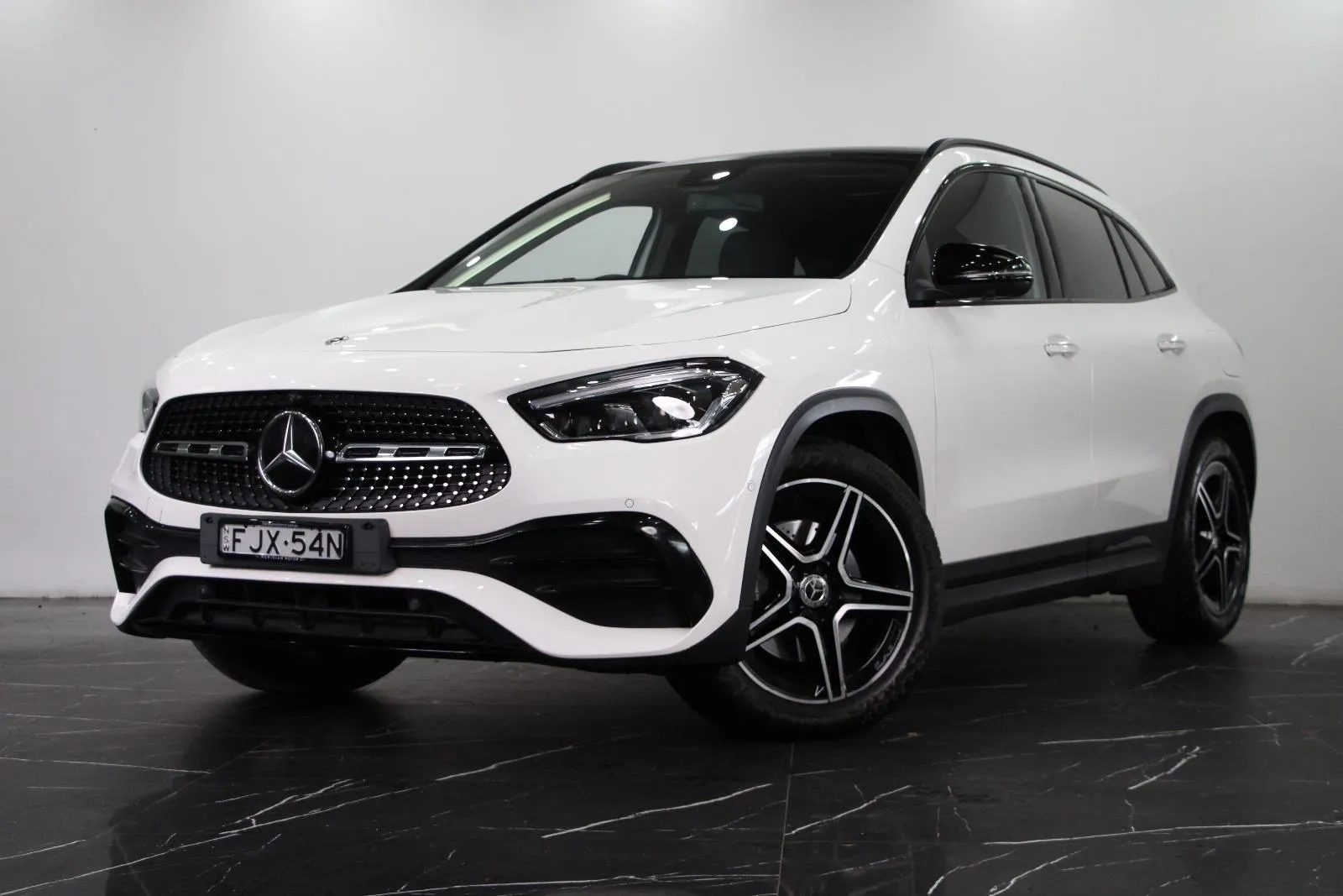 Mercedes-Benz-GLA-Class-GLA200