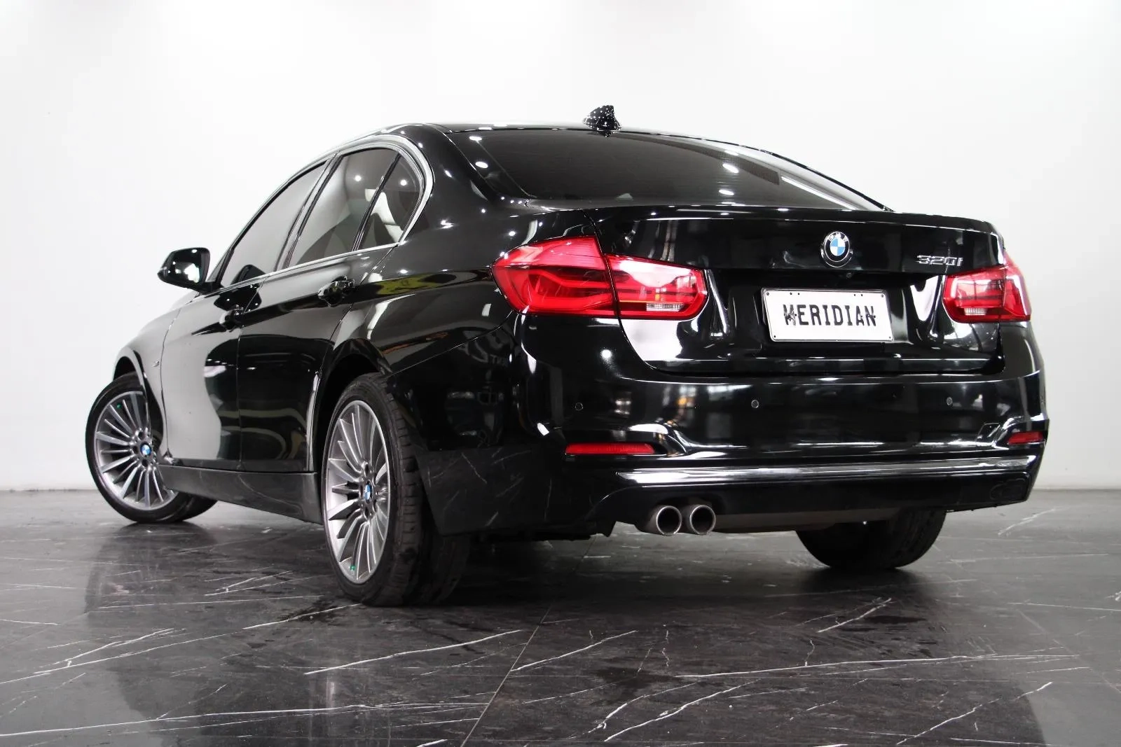 BMW-3 Series-320i Sport Line