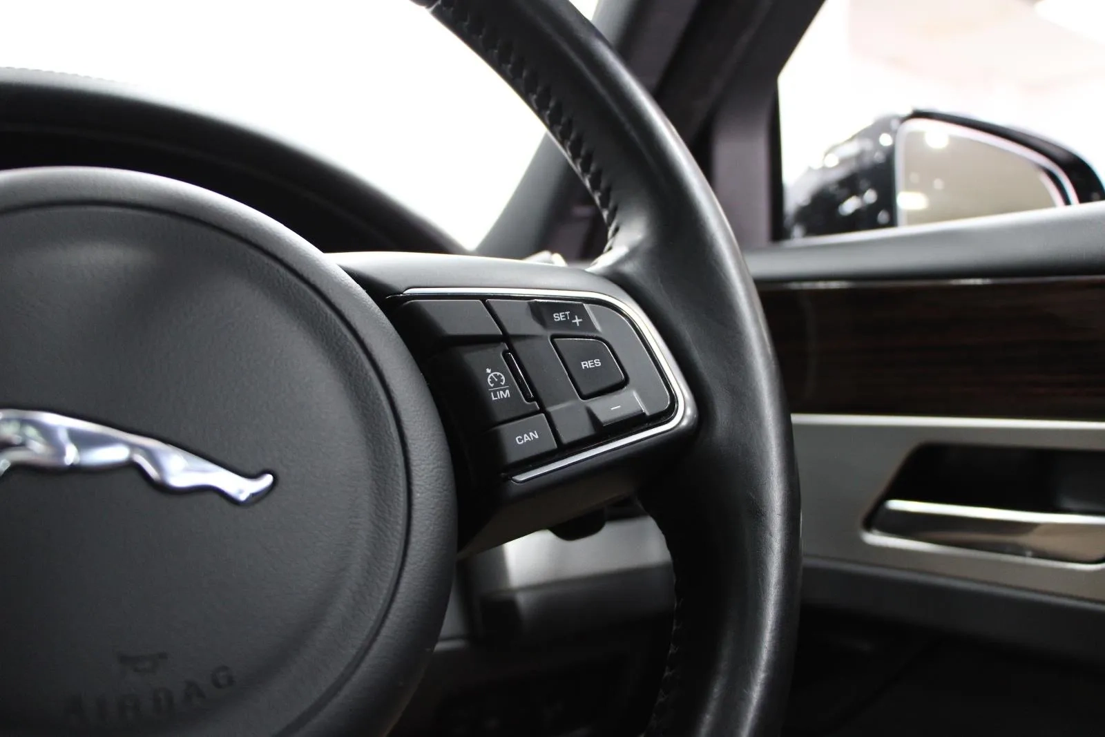 Jaguar-XF-25t Portfolio