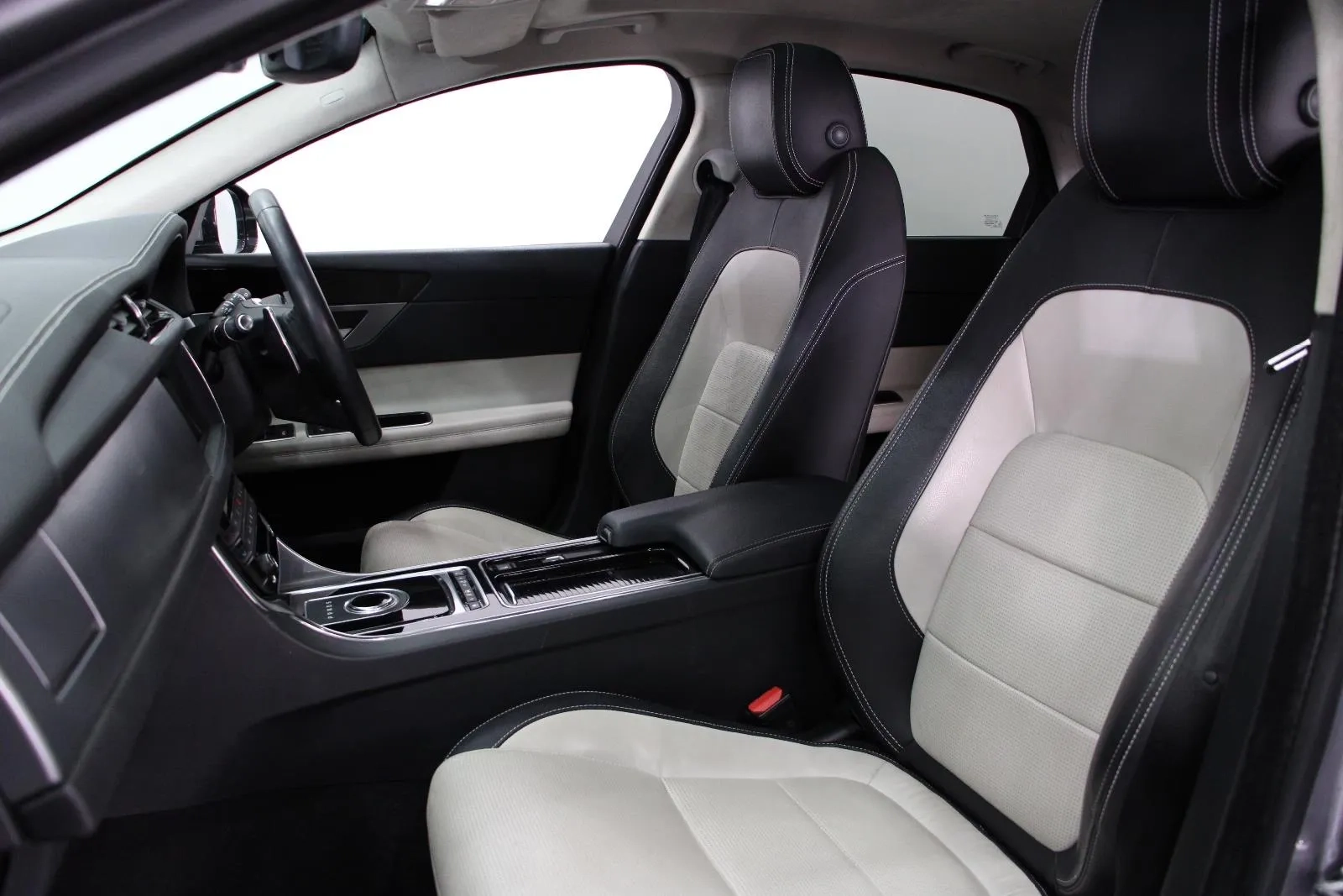 Jaguar-XF-30t R-Sport