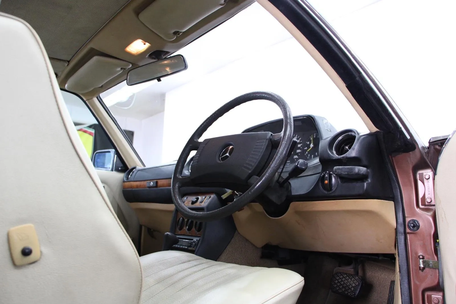Mercedes-Benz-280CE-