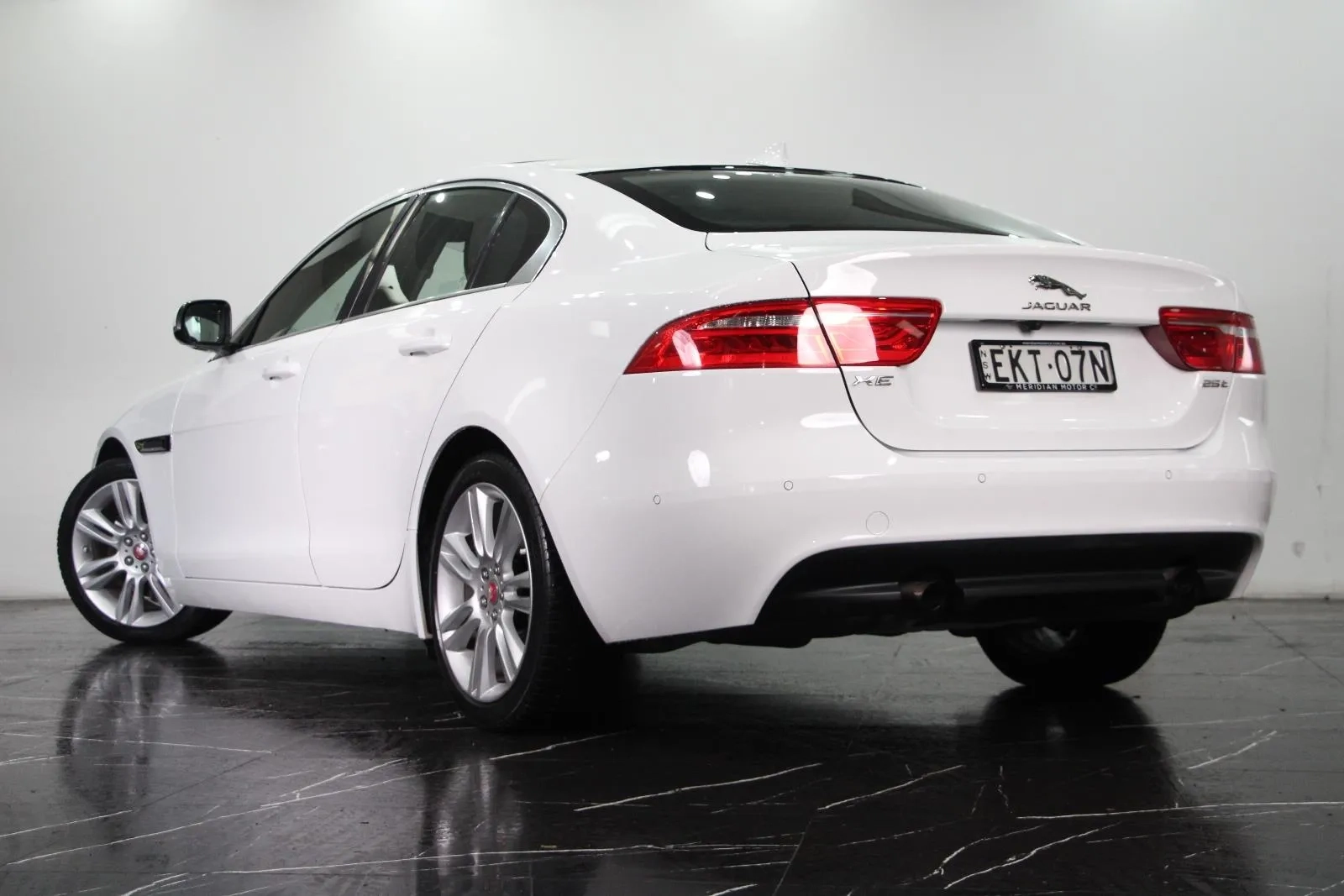 Jaguar-XE-25t Prestige