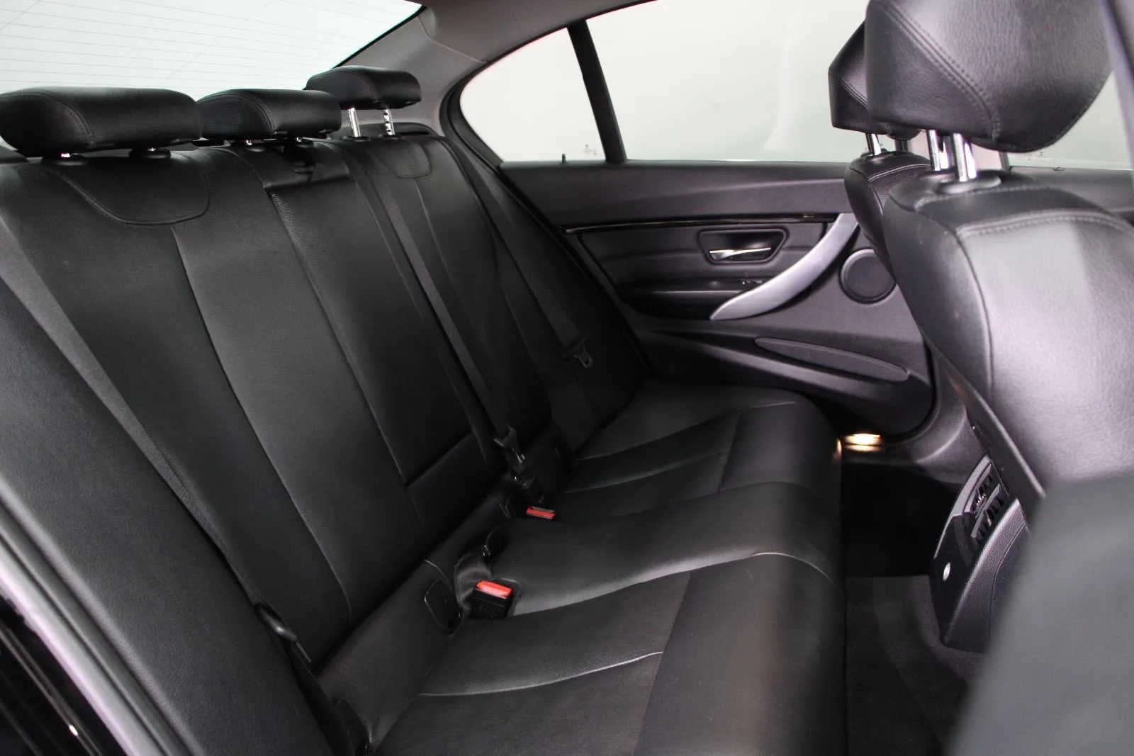 BMW-3 Series-320i Sport Line