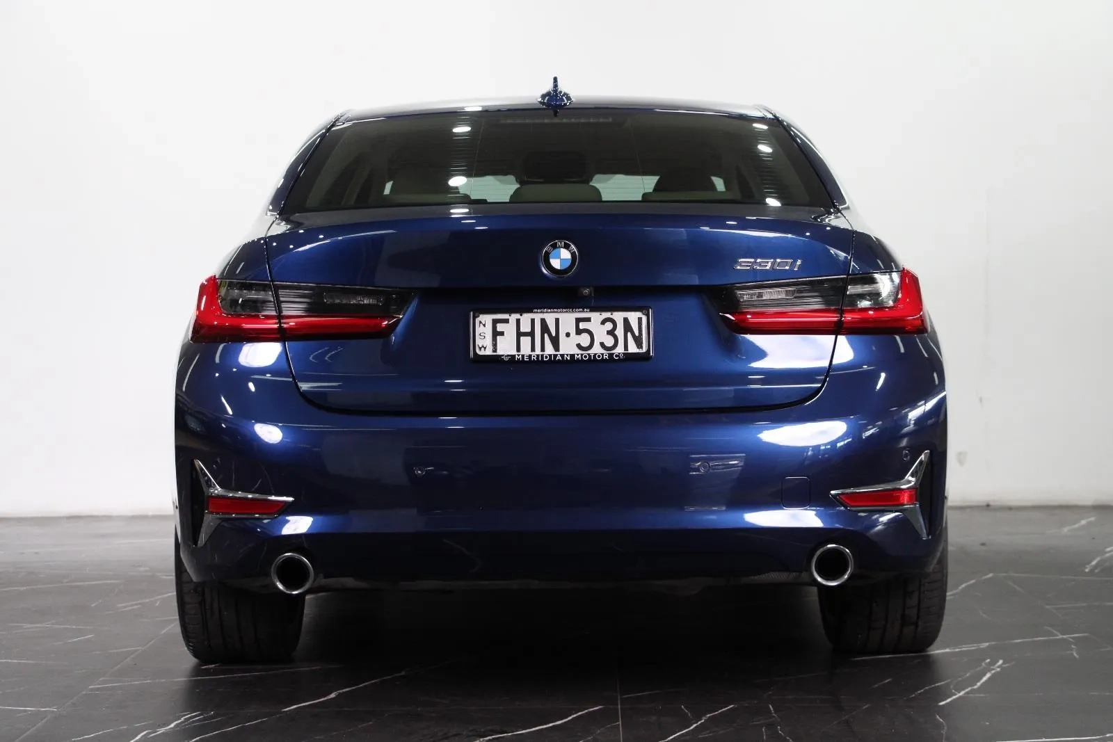 BMW-3 Series-330i Luxury Line