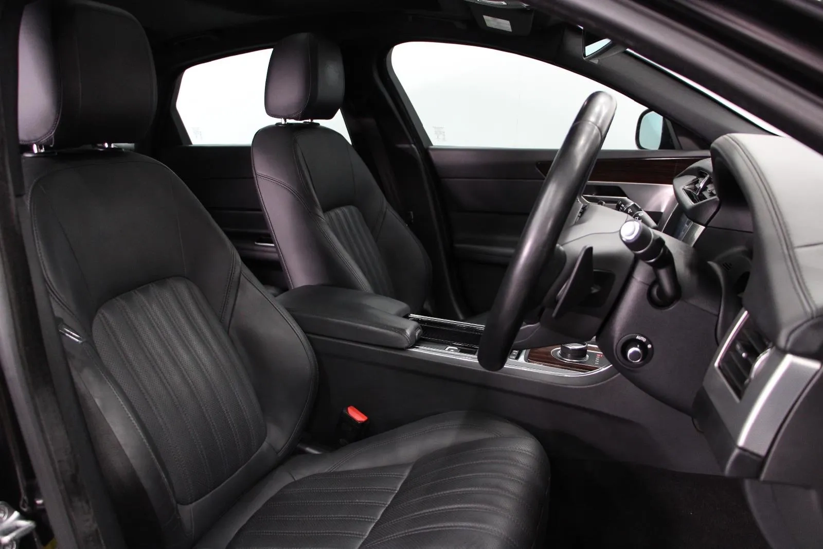Jaguar-XF-25t Portfolio