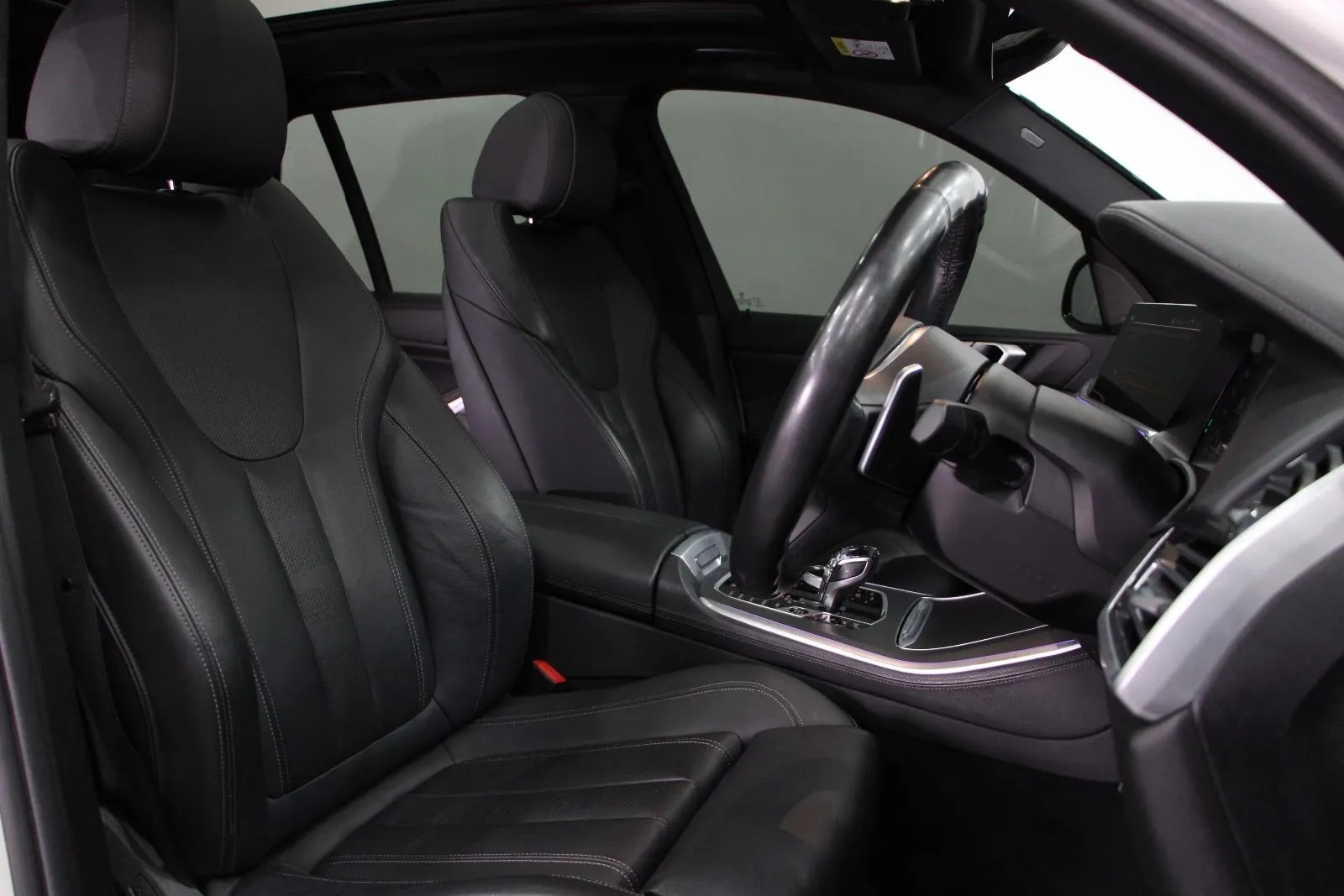 BMW-X5-M50i