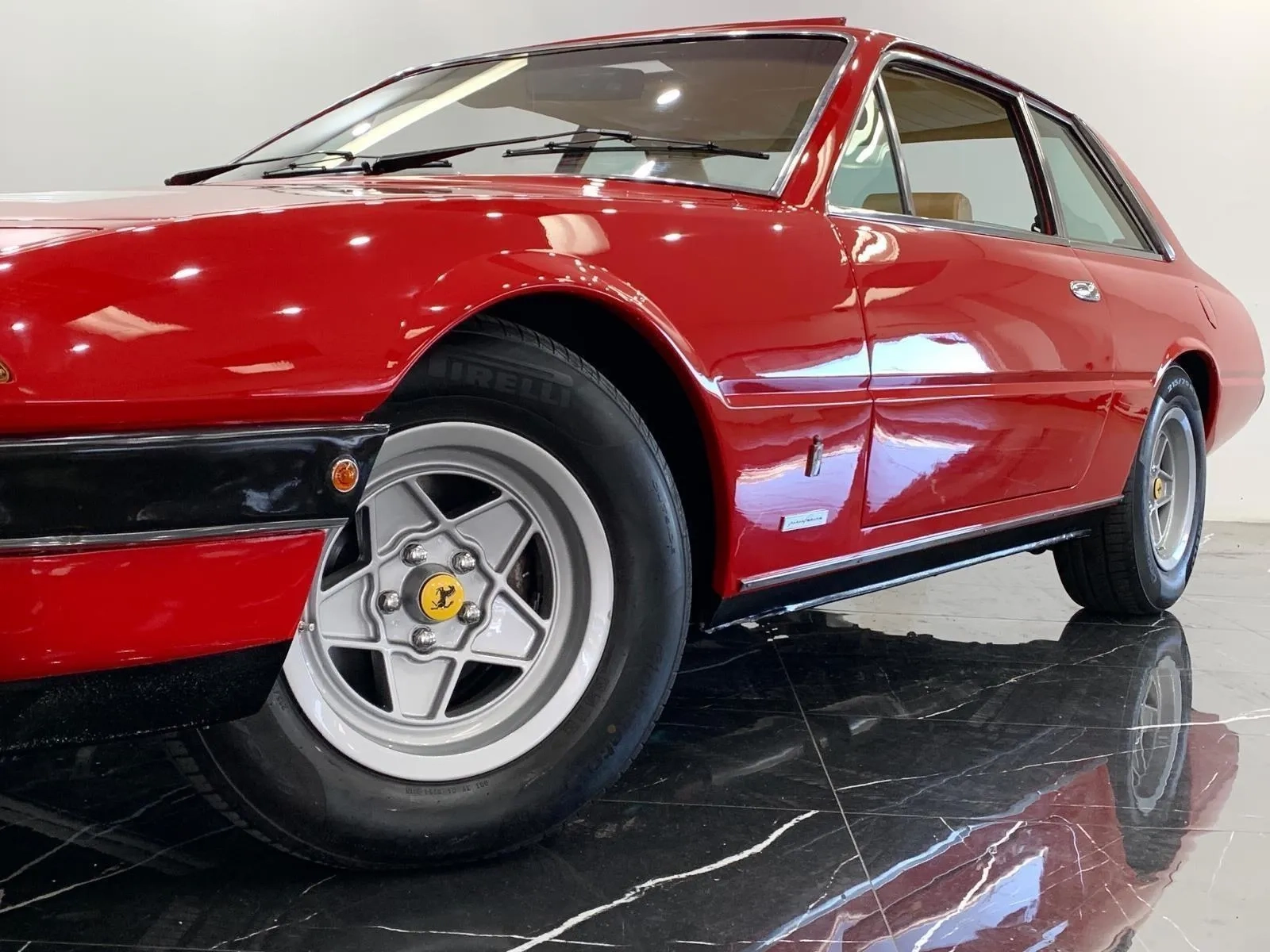 Ferrari-400GT-