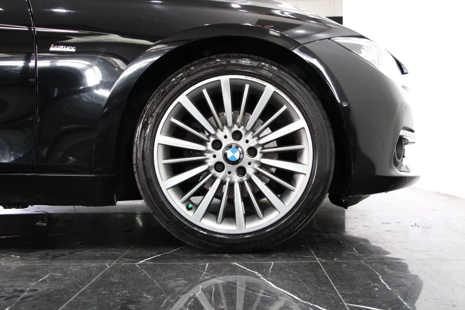 BMW-3 Series-320i Sport Line