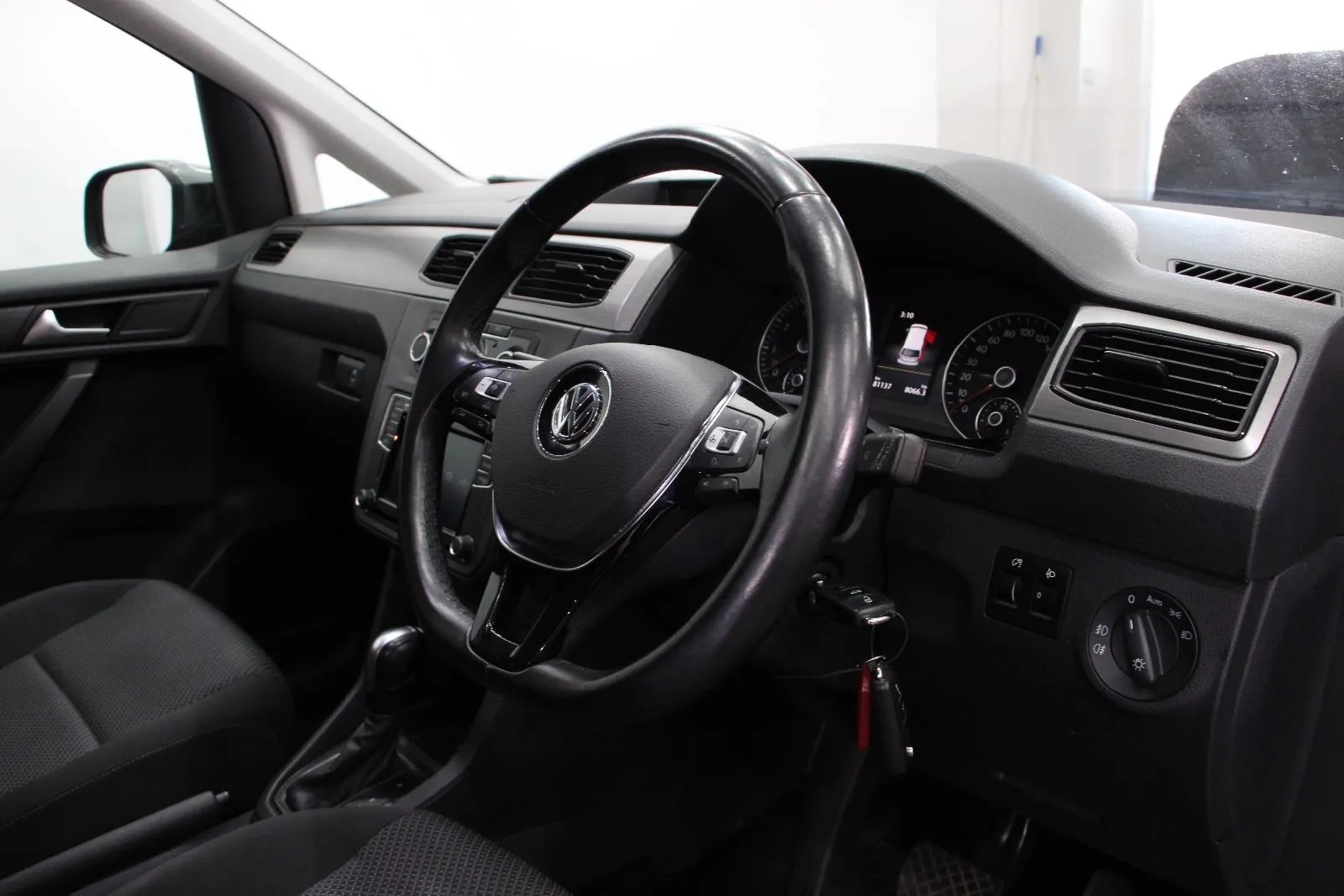 Volkswagen-Caddy-TSI220 Beach