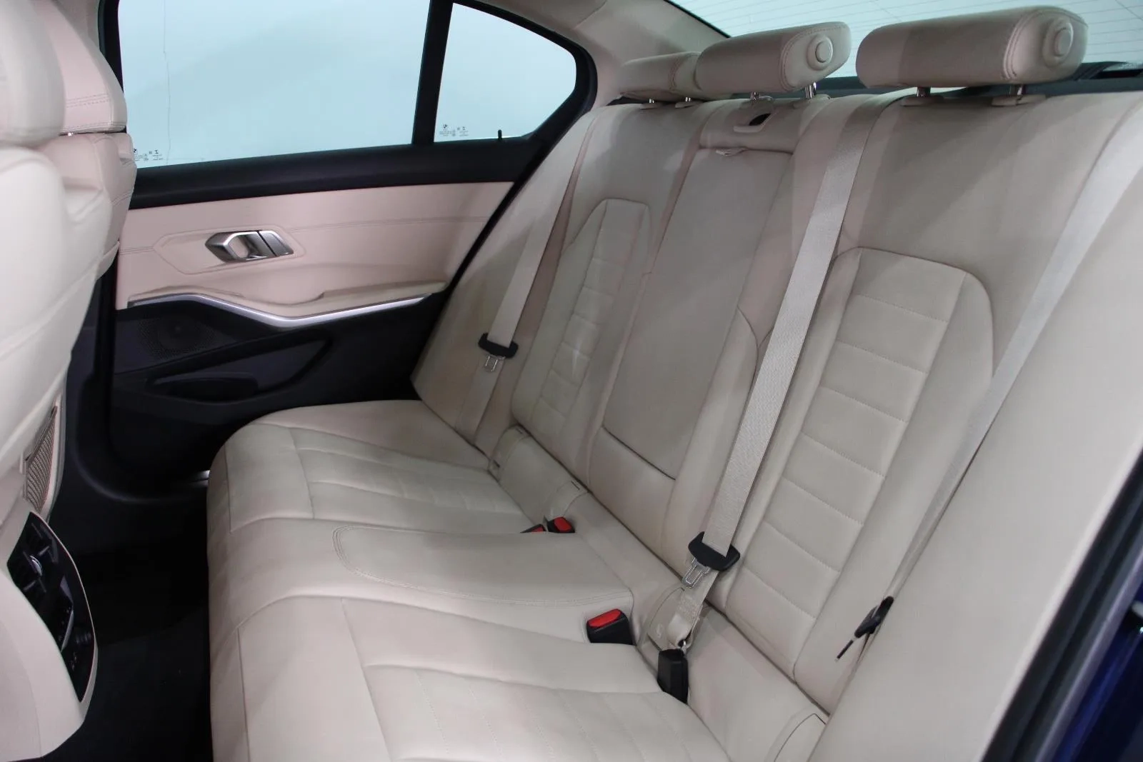 BMW-3 Series-330i Luxury Line