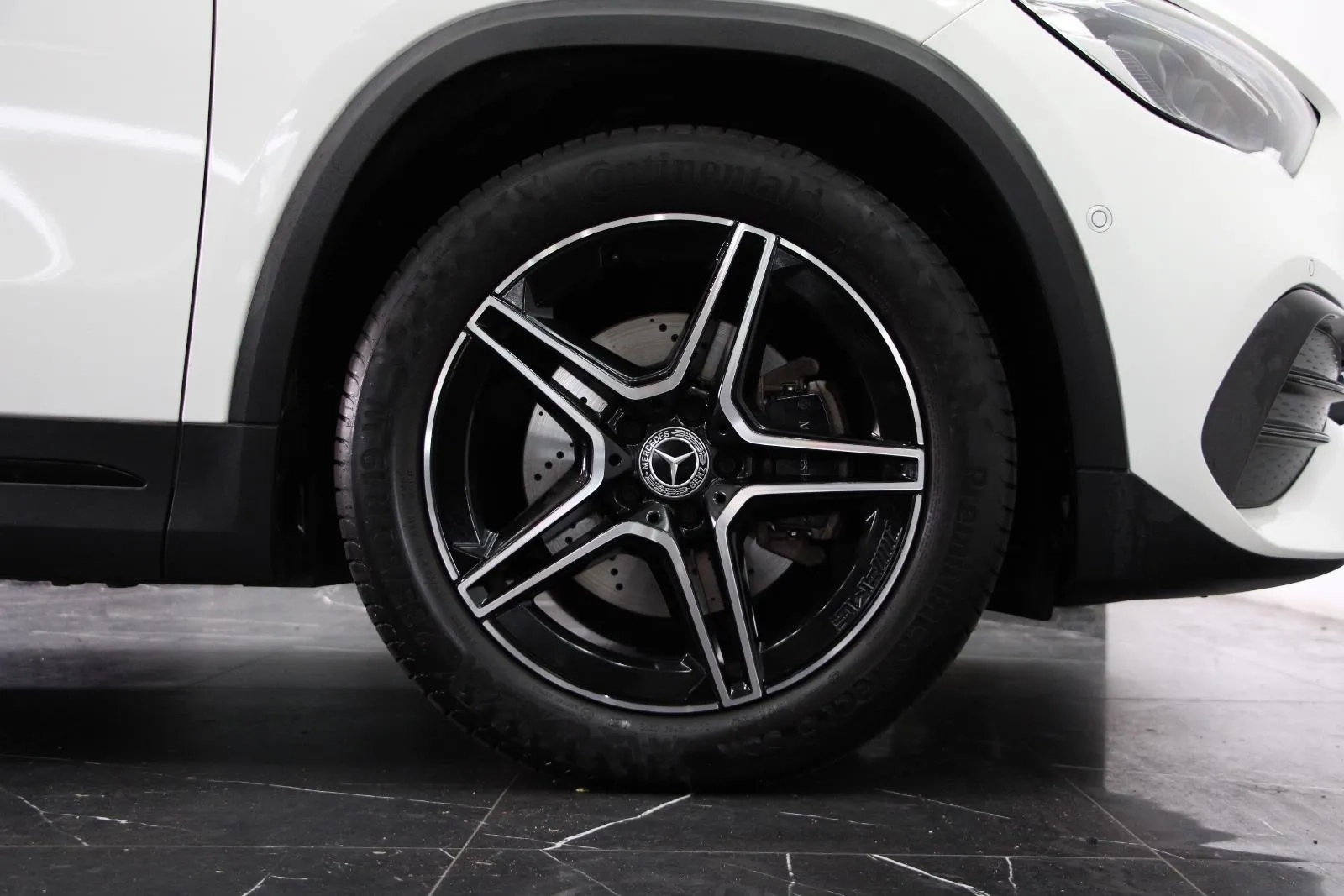Mercedes-Benz-GLA-Class-GLA200