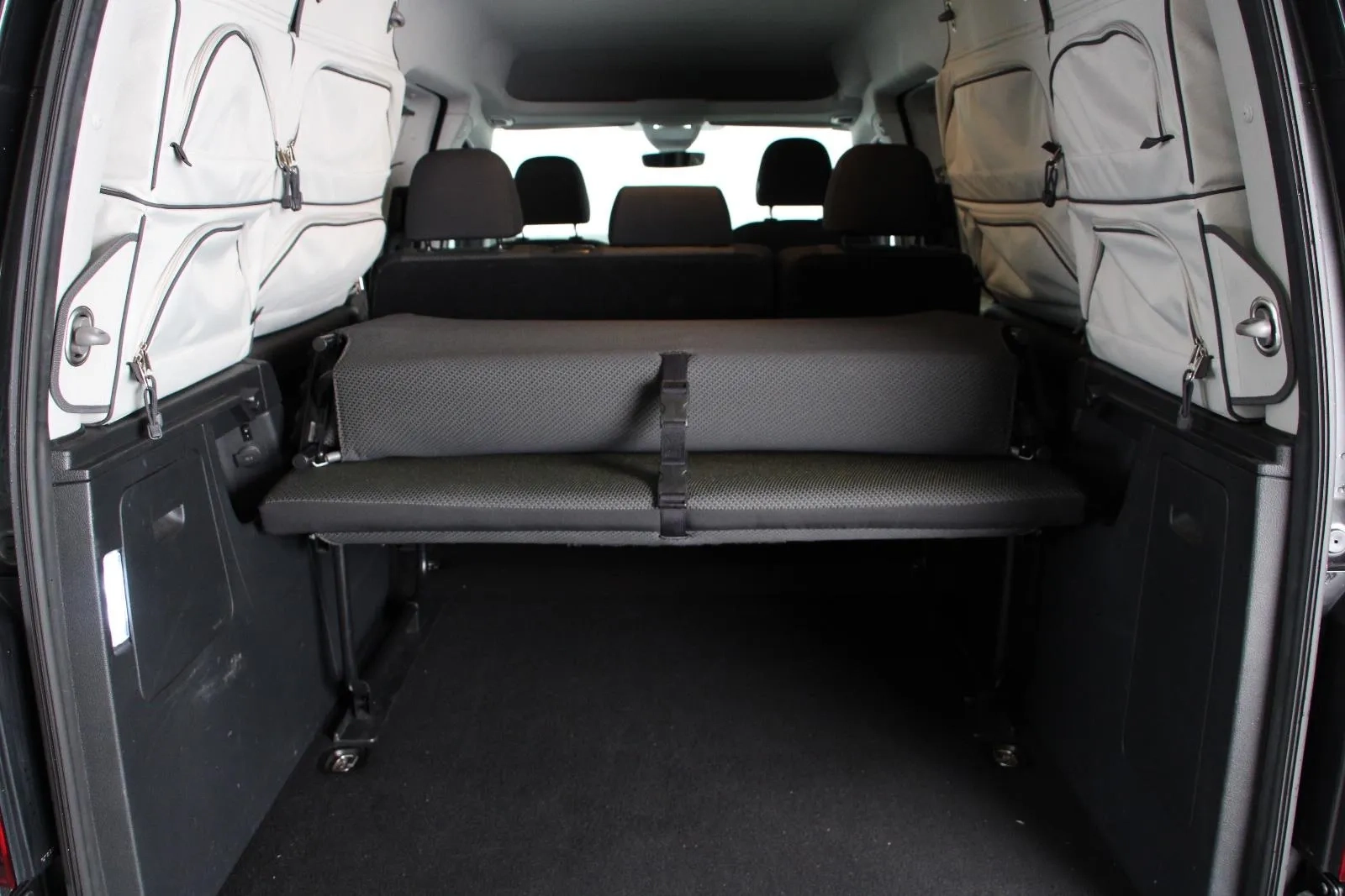 Volkswagen-Caddy-TSI220 Beach