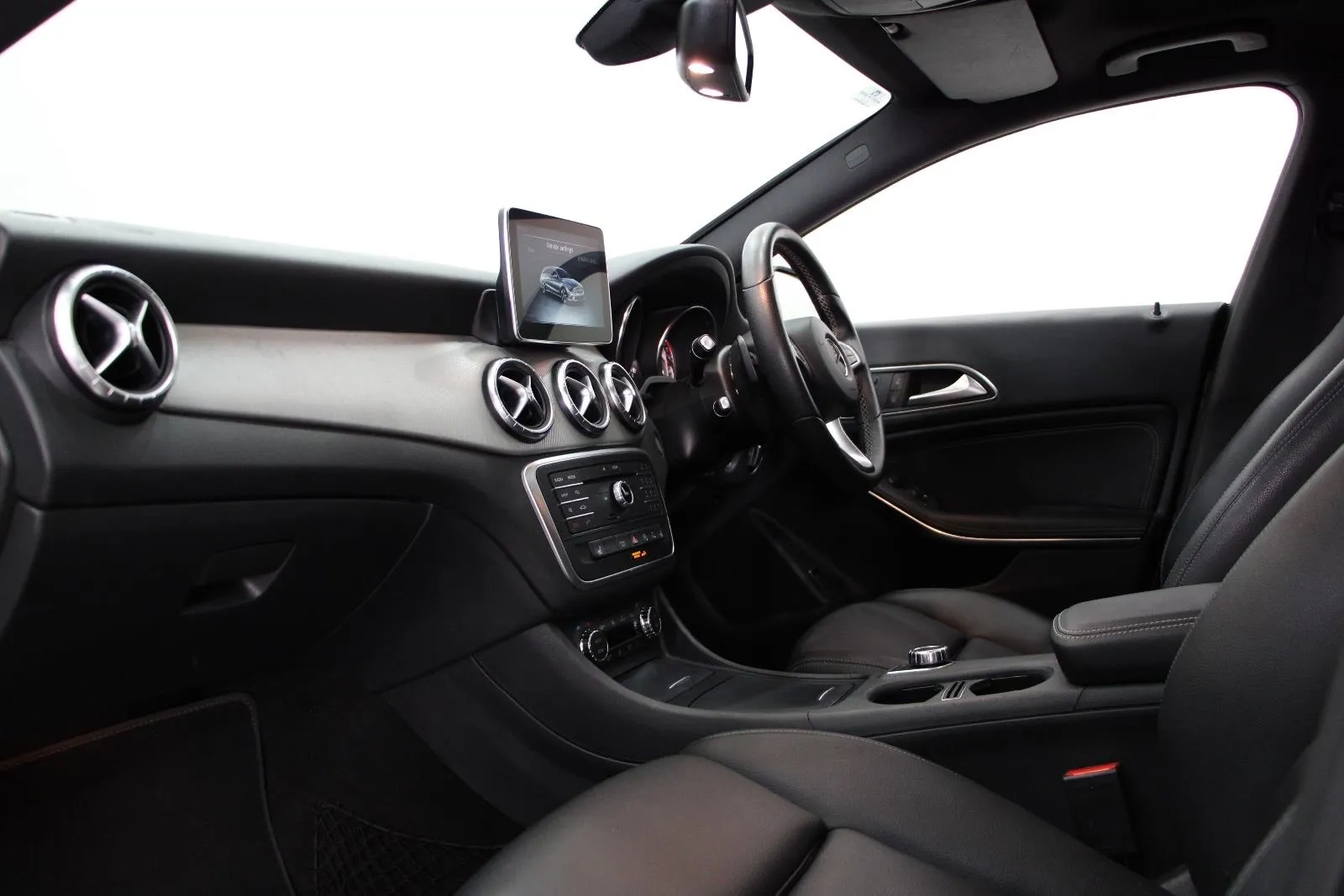 Mercedes-Benz-CLA-Class-CLA200