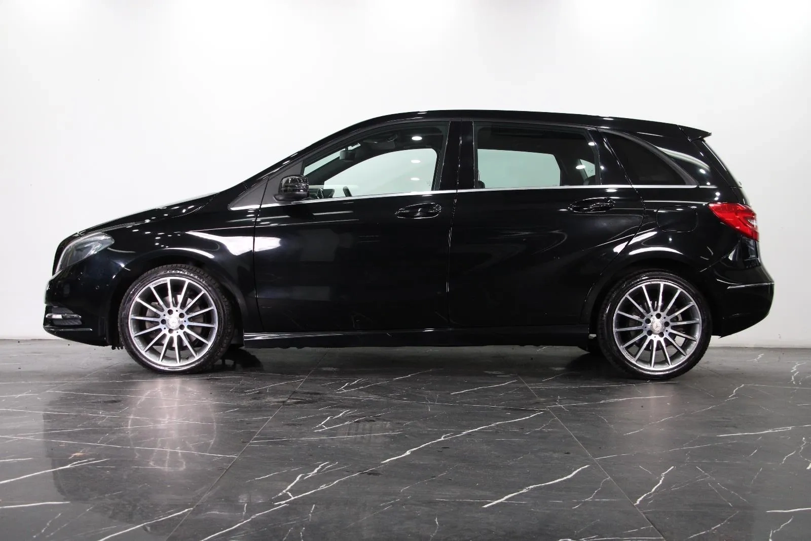 Mercedes-Benz-B-Class-B200