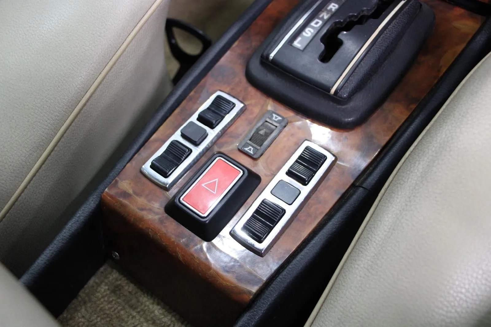 Mercedes-Benz-280CE-