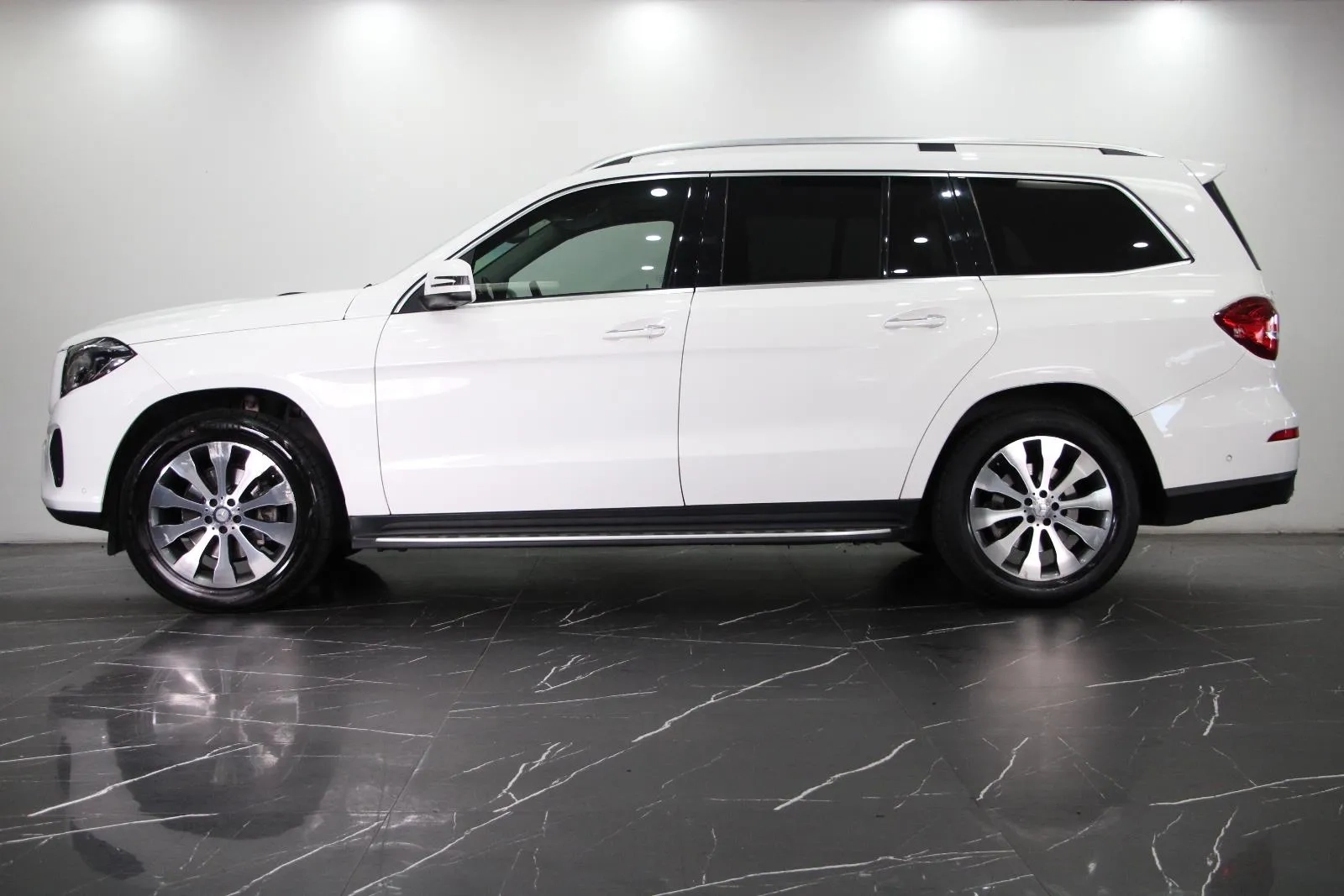 Mercedes-Benz-GLS-Class-GLS350 d