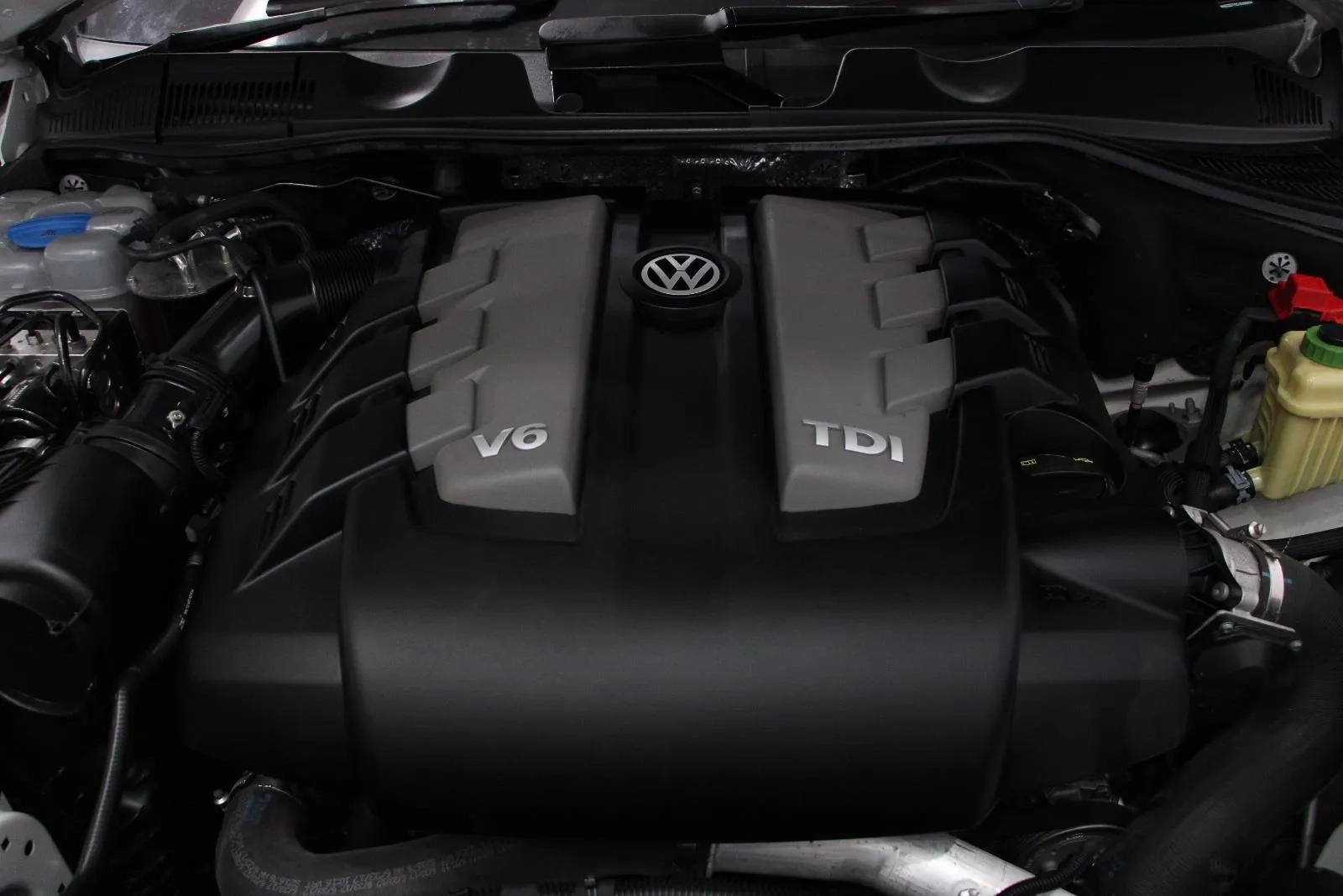 Volkswagen-Touareg-Monochrome