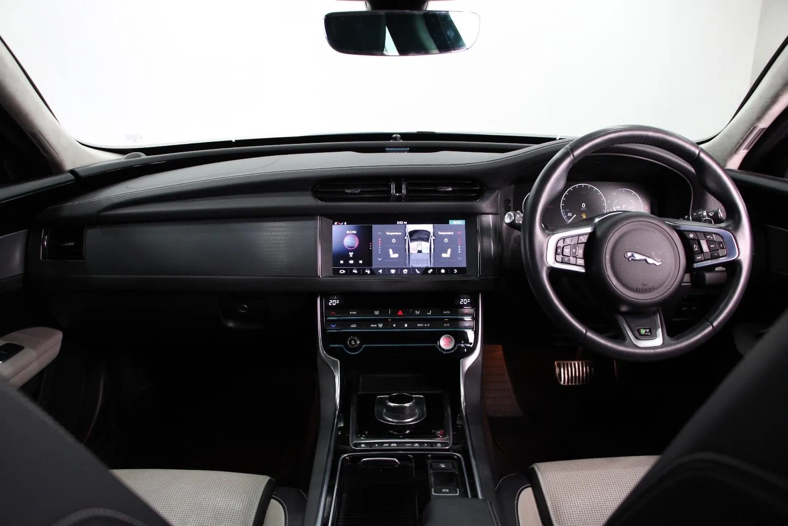 Jaguar-XF-30t R-Sport
