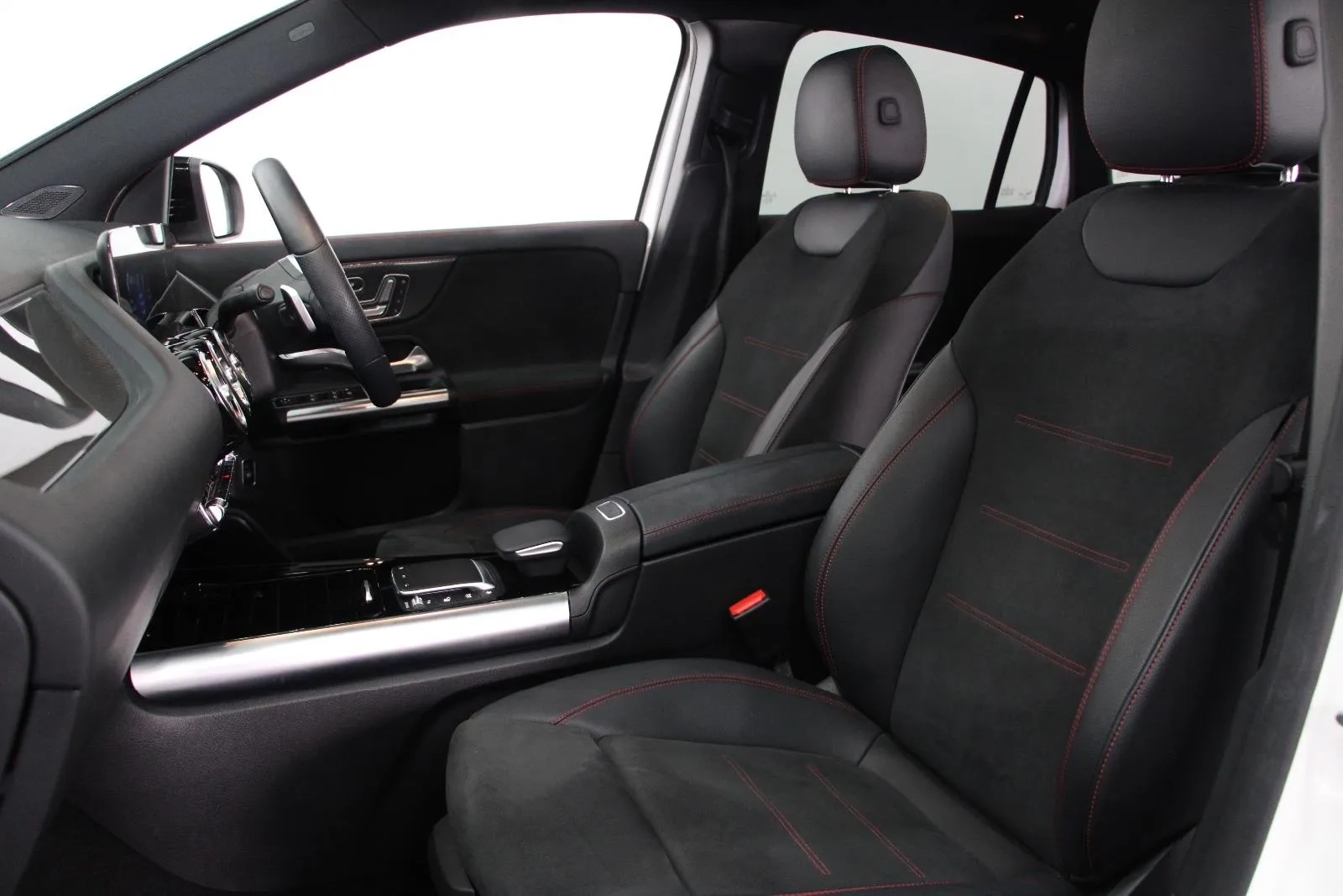 Mercedes-Benz-GLA-Class-GLA200