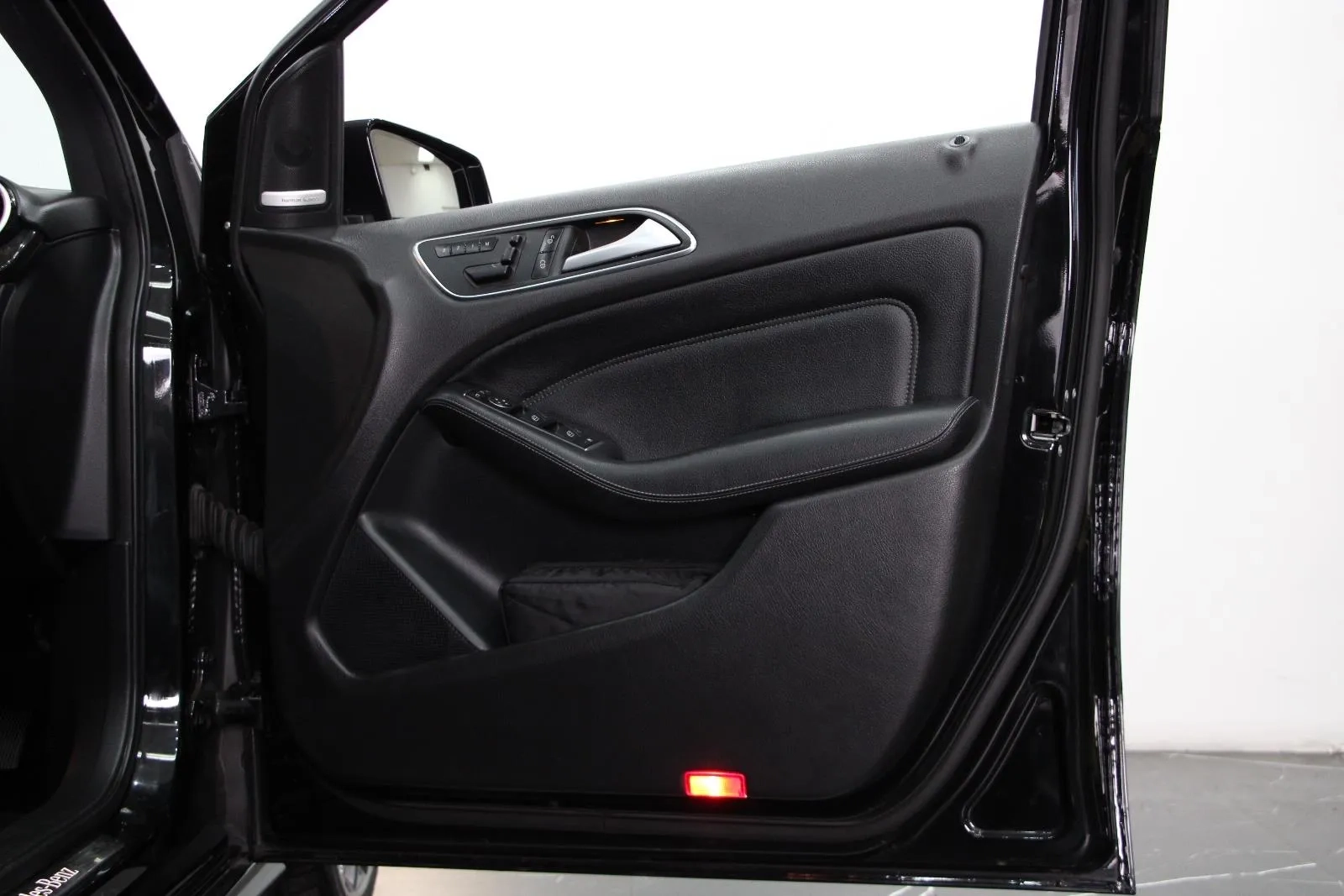 Mercedes-Benz-B-Class-B200