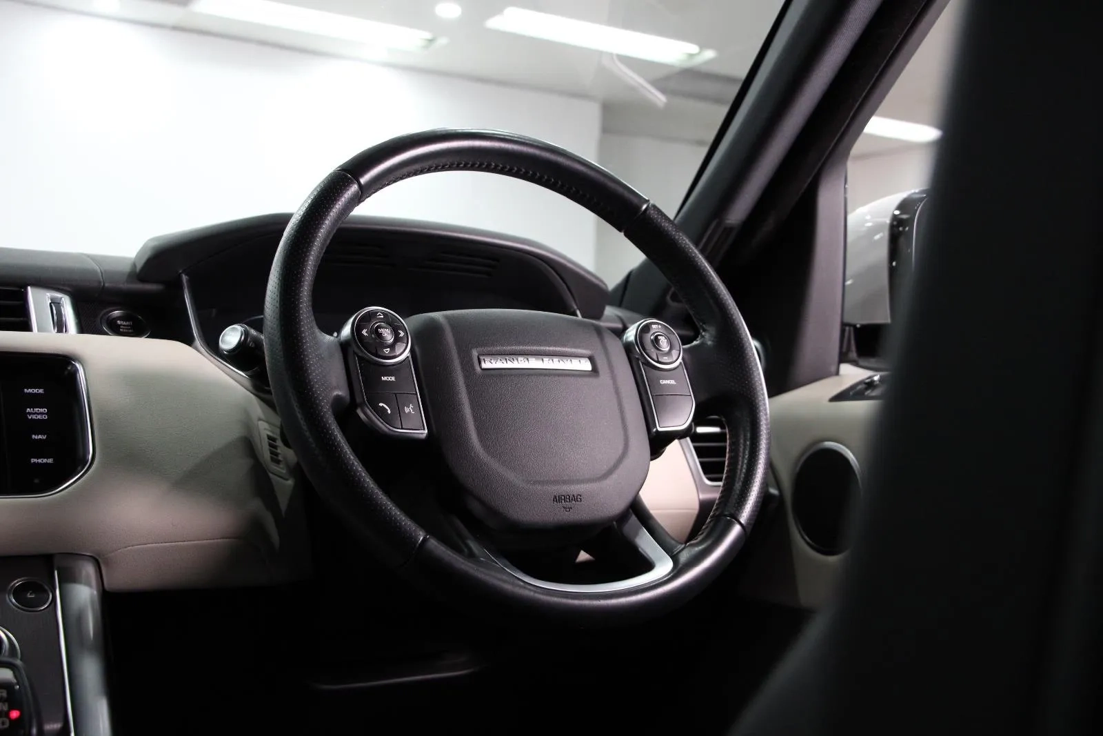 Land Rover-Range Rover Sport-SDV8 HSE