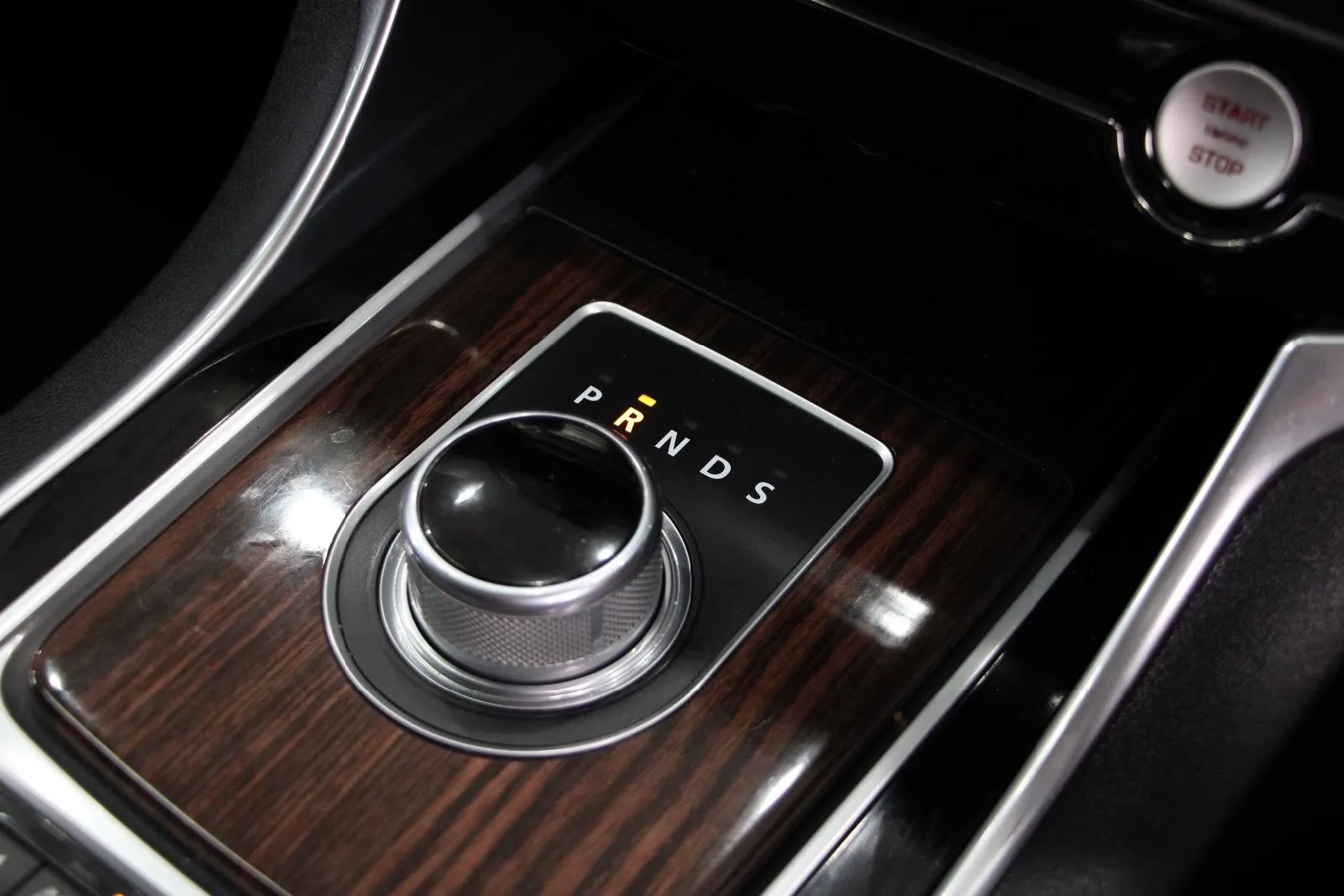 Jaguar-XE-25t Prestige