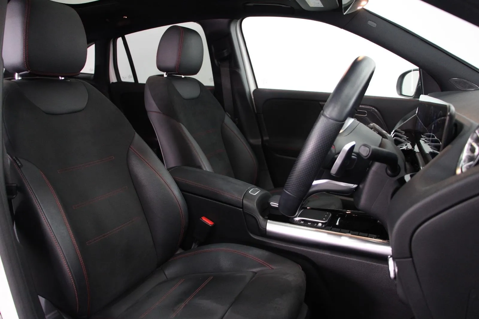 Mercedes-Benz-GLA-Class-GLA200