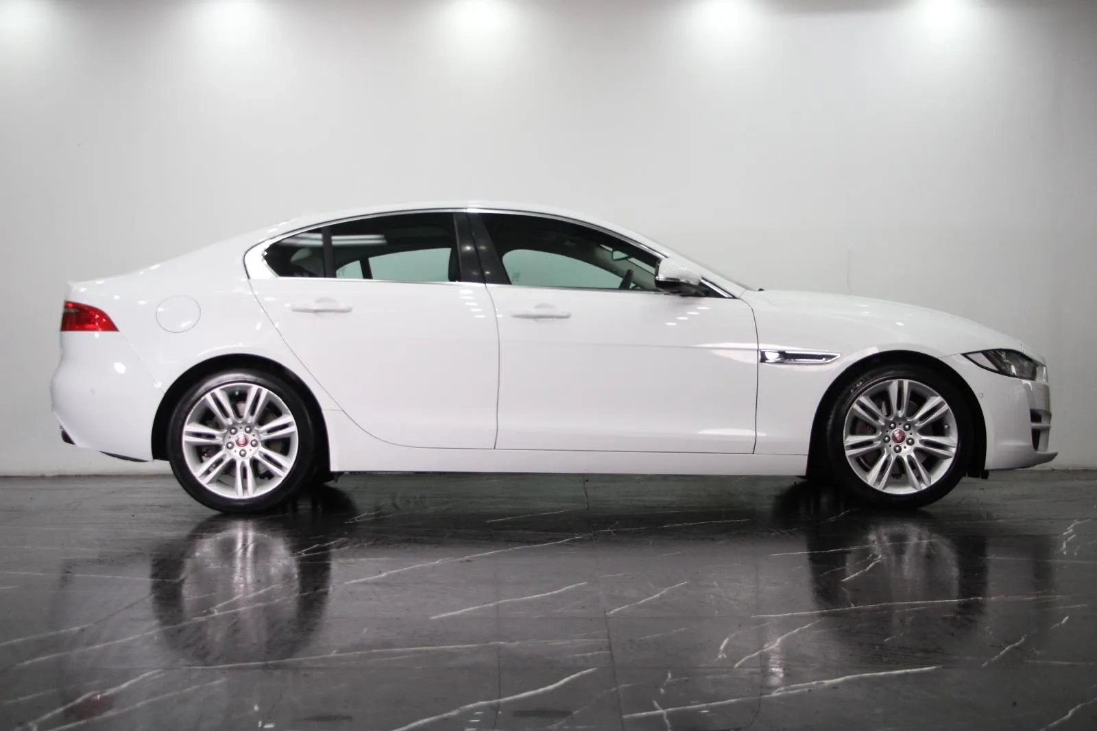Jaguar-XE-25t Prestige