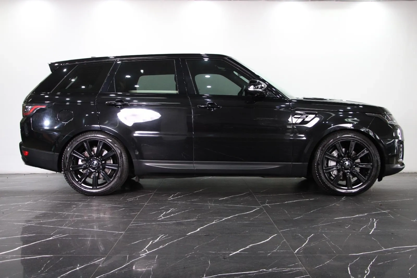 Land Rover-Range Rover Sport-DI6 183kW SE