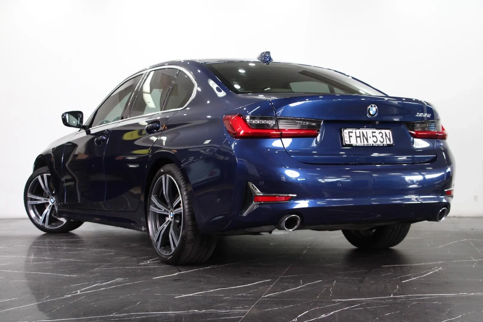 BMW-3 Series-330i Luxury Line