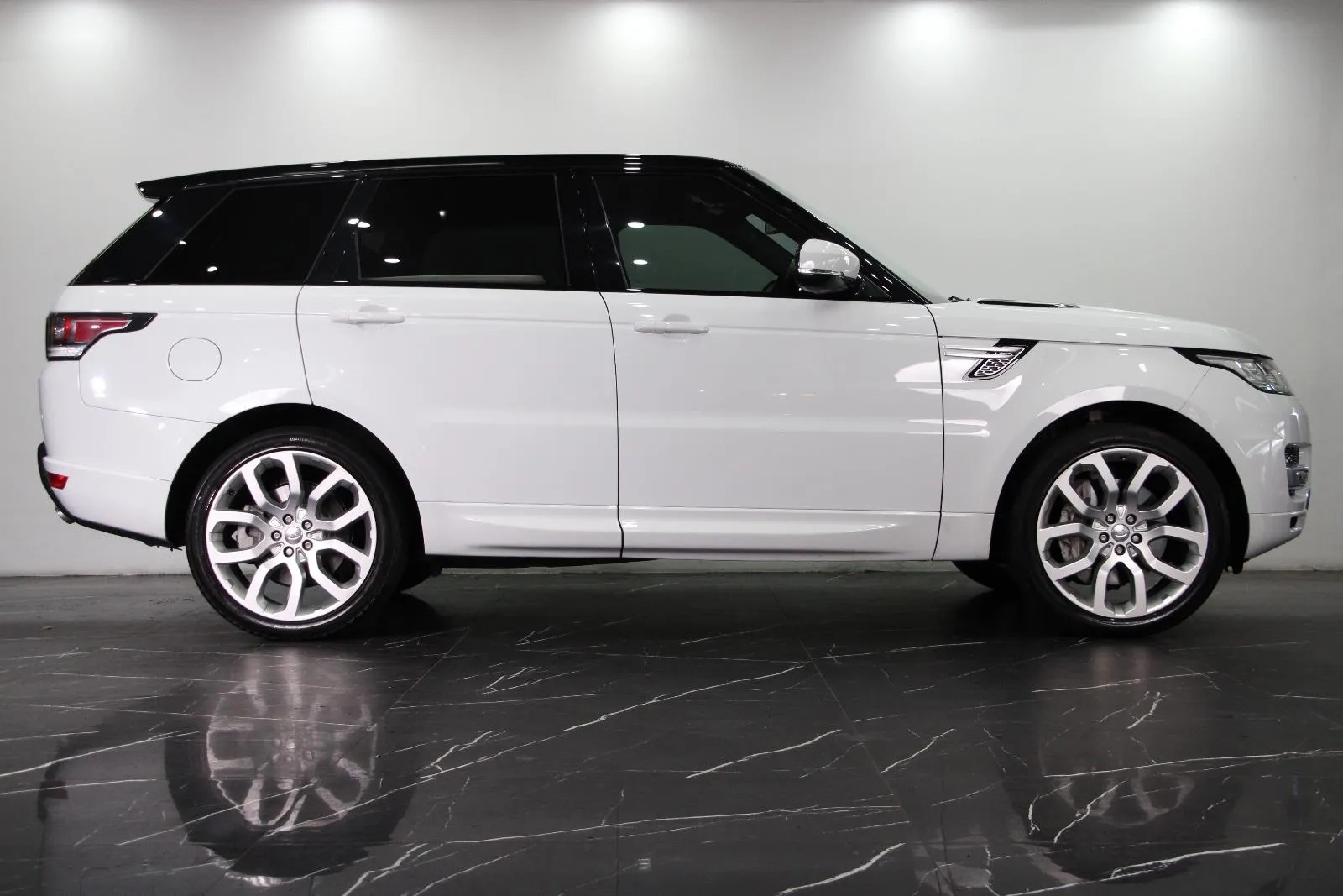 Land Rover-Range Rover Sport-SDV8 HSE