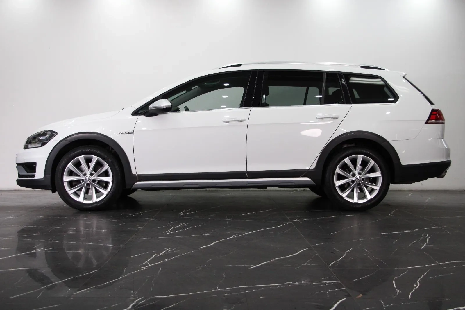 Volkswagen-Golf-Alltrack 132TSI