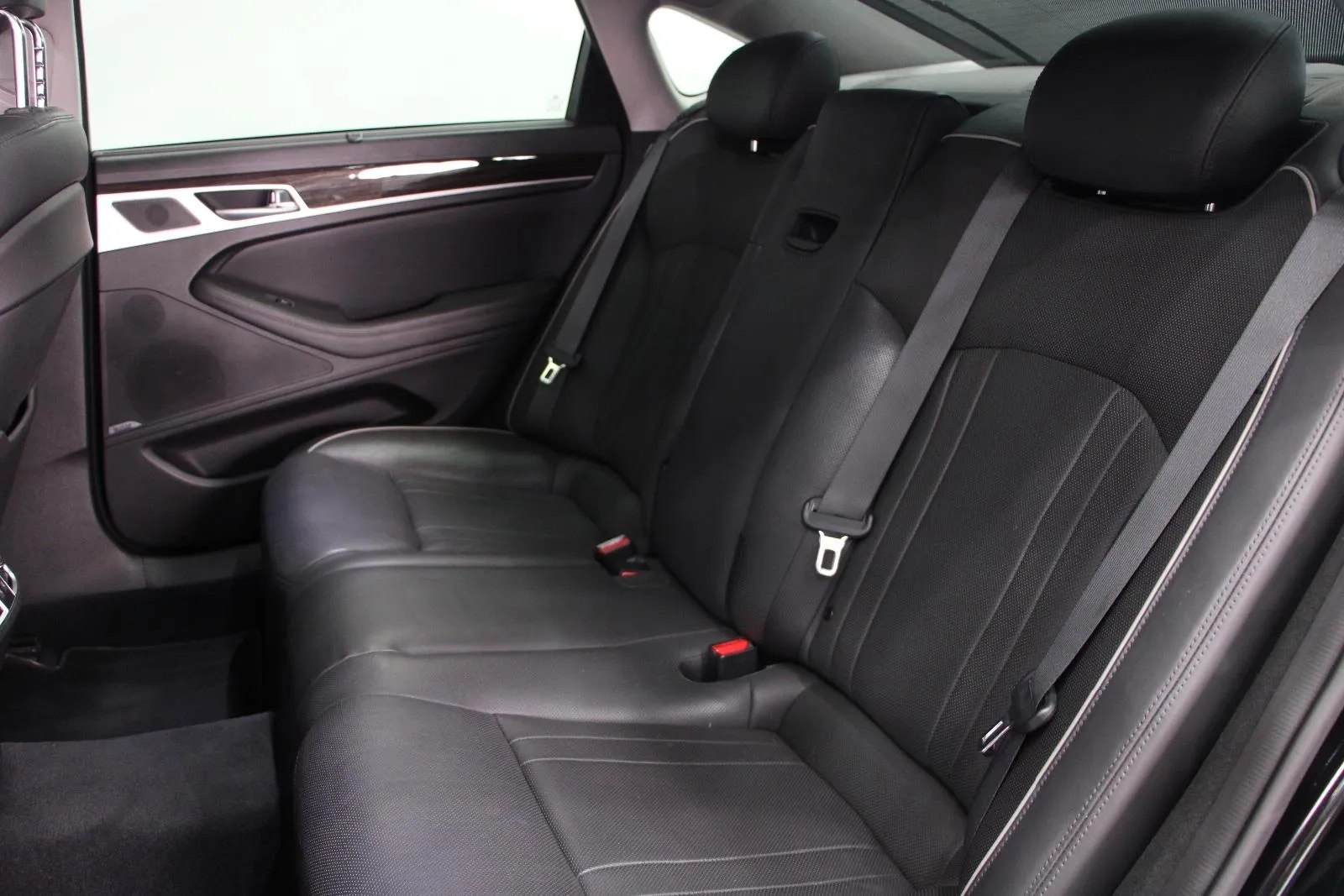 Hyundai-Genesis-Ultimate Pack