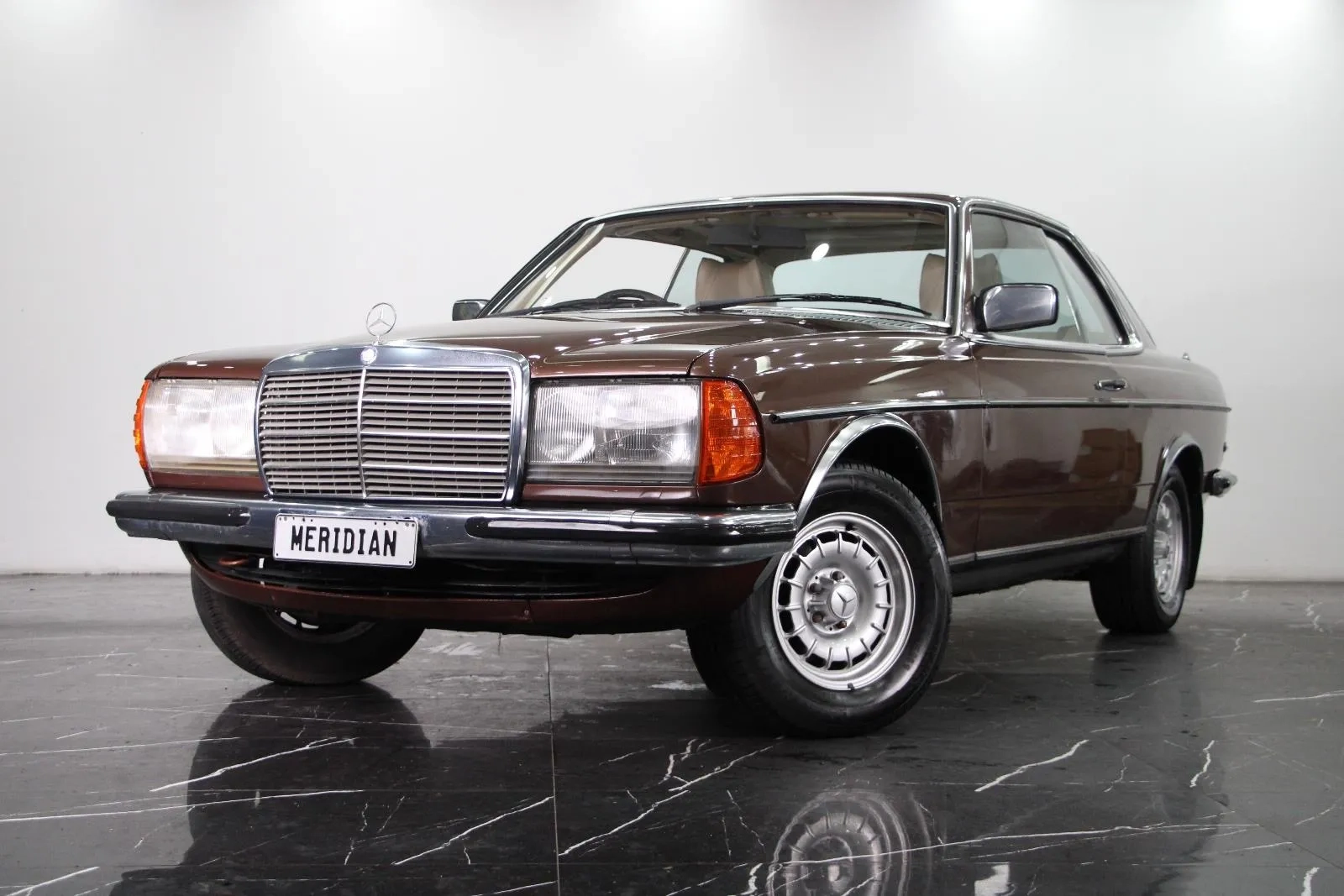 Mercedes-Benz-280CE-