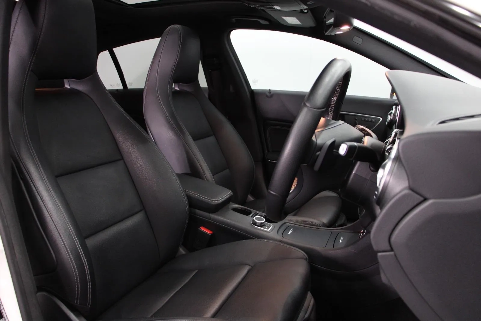 Mercedes-Benz-CLA-Class-CLA200