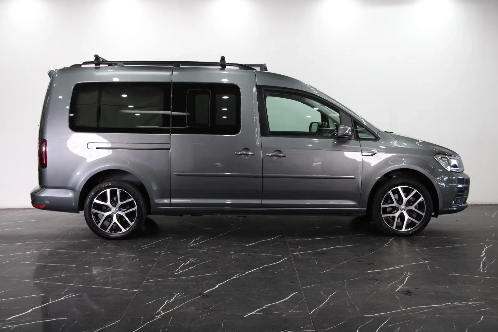 Volkswagen-Caddy-TSI220 Beach