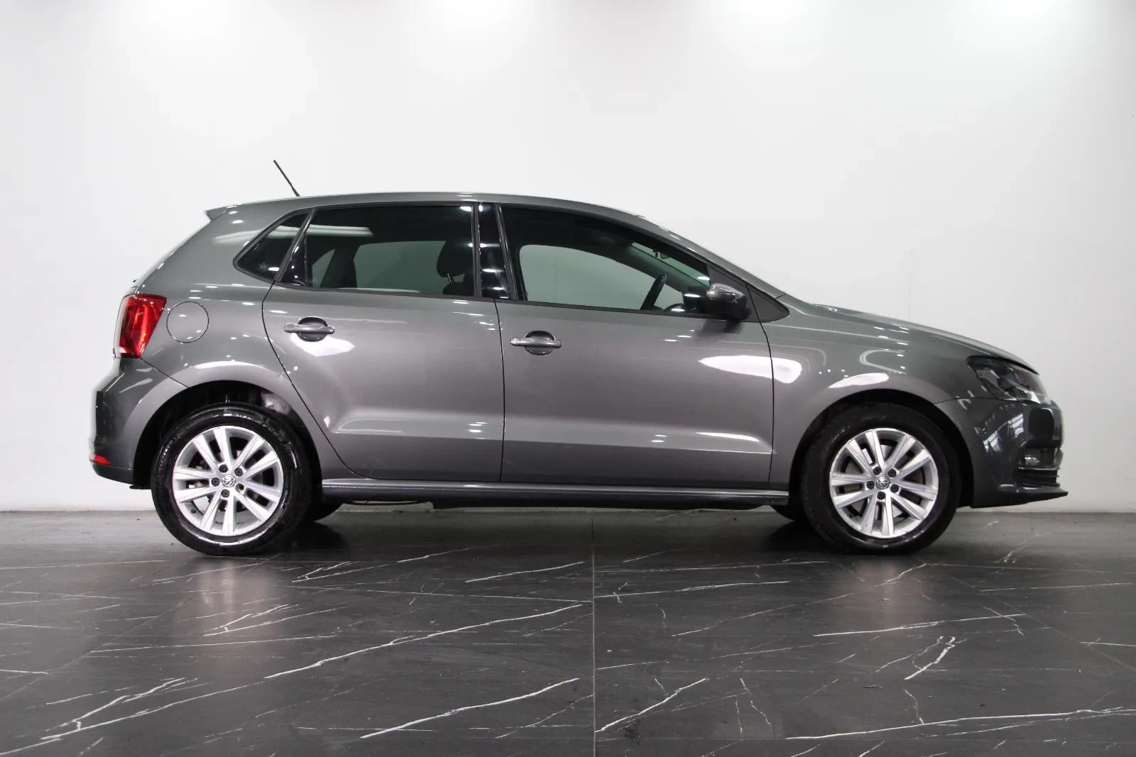 Volkswagen-Polo-81TSI Comfortline