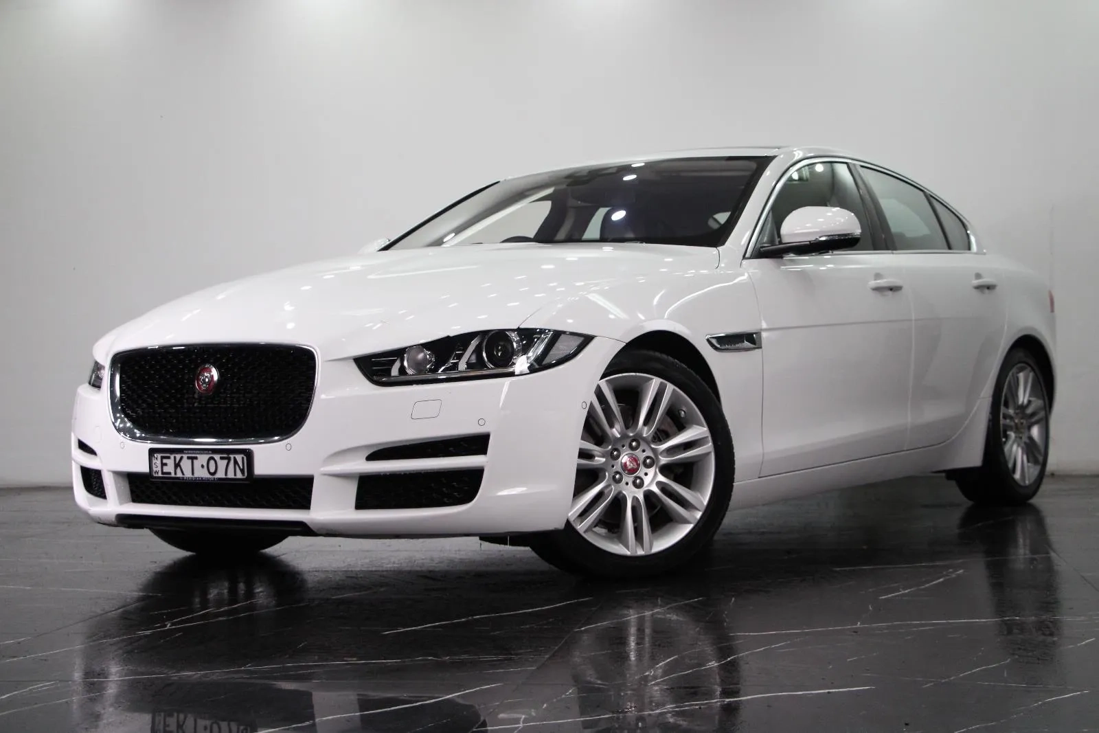 Jaguar-XE-25t Prestige