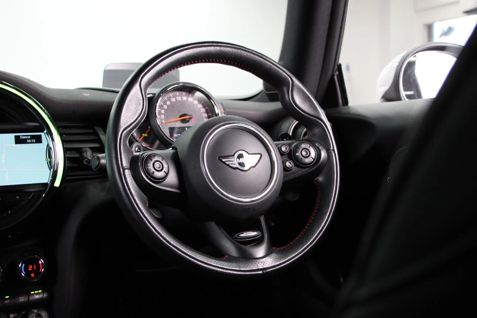 MINI-Hatch-Cooper S