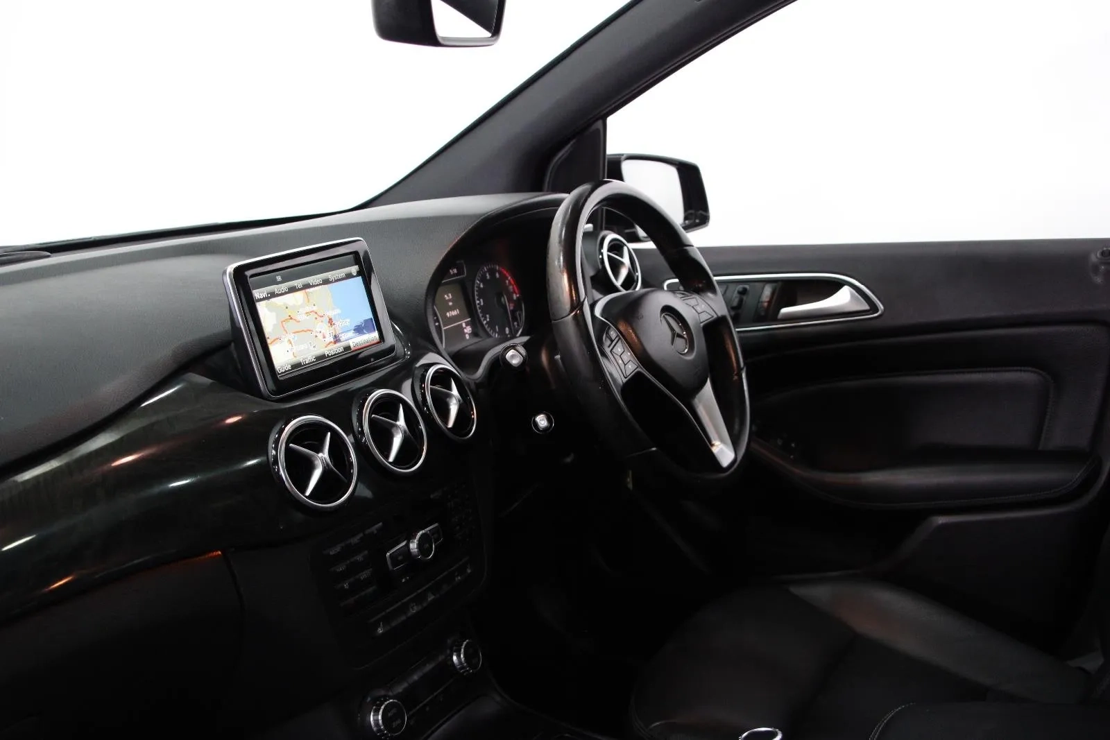 Mercedes-Benz-B-Class-B200