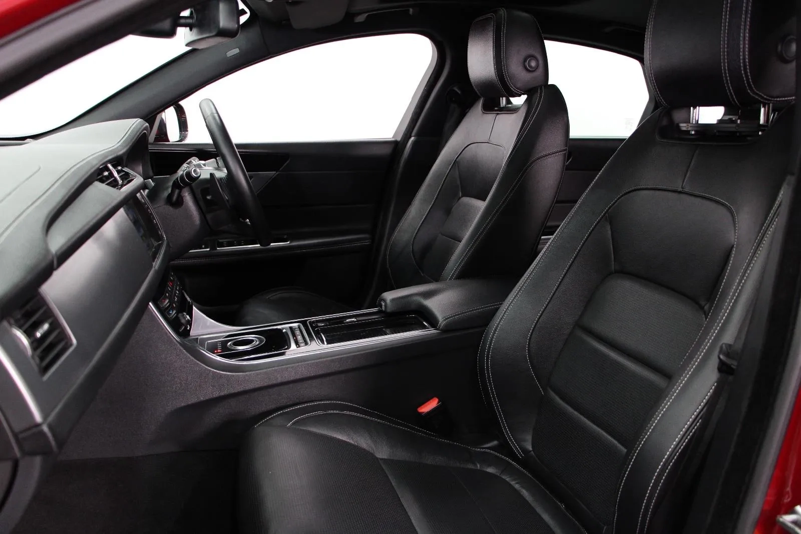 Jaguar-XF-20d R-Sport