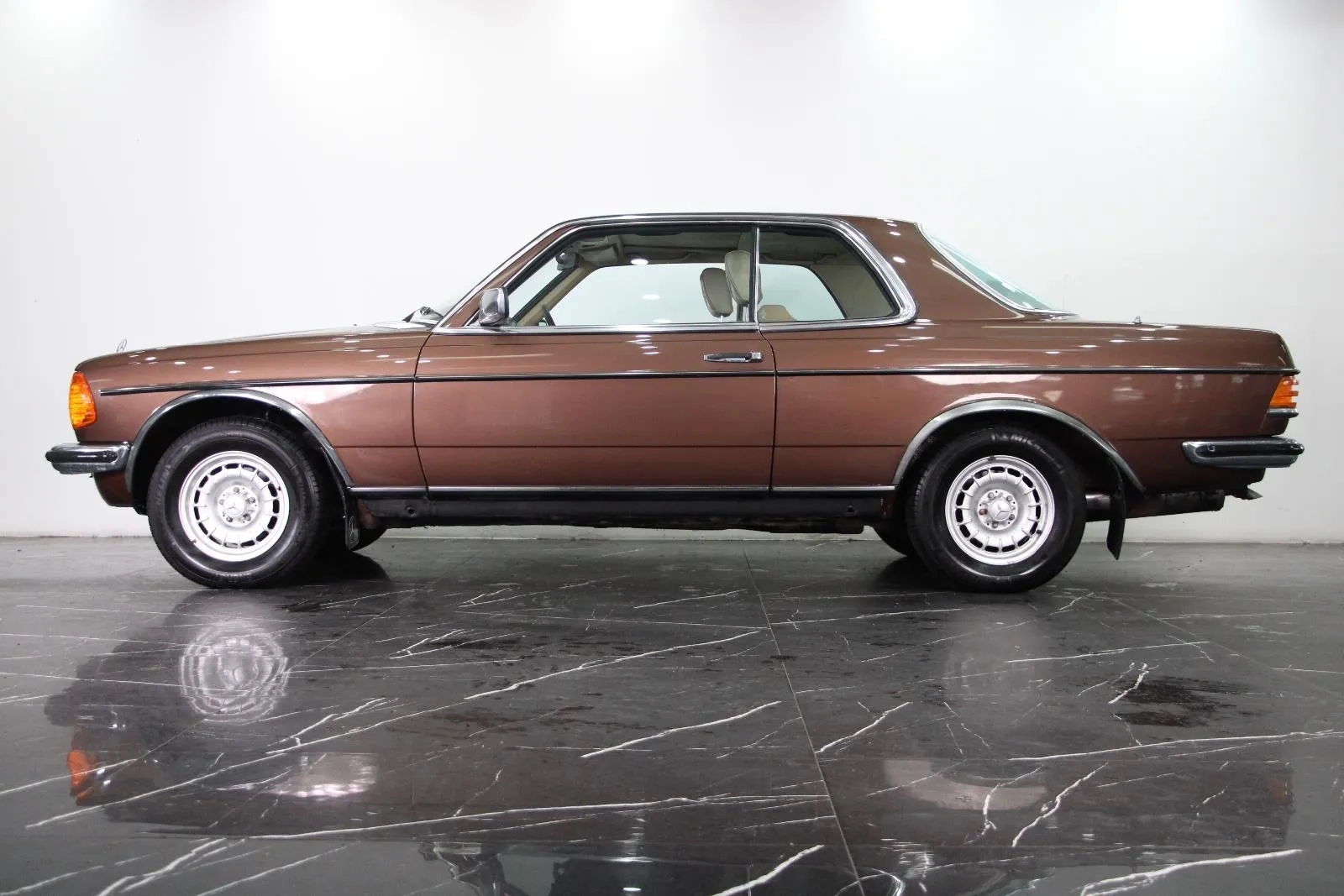 Mercedes-Benz-280CE-