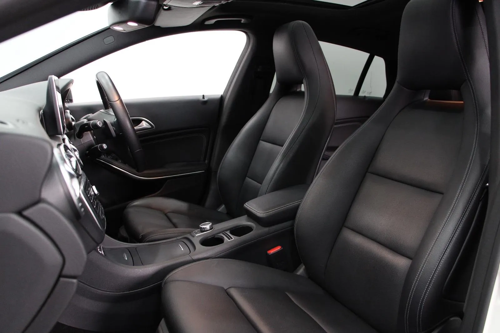 Mercedes-Benz-CLA-Class-CLA200
