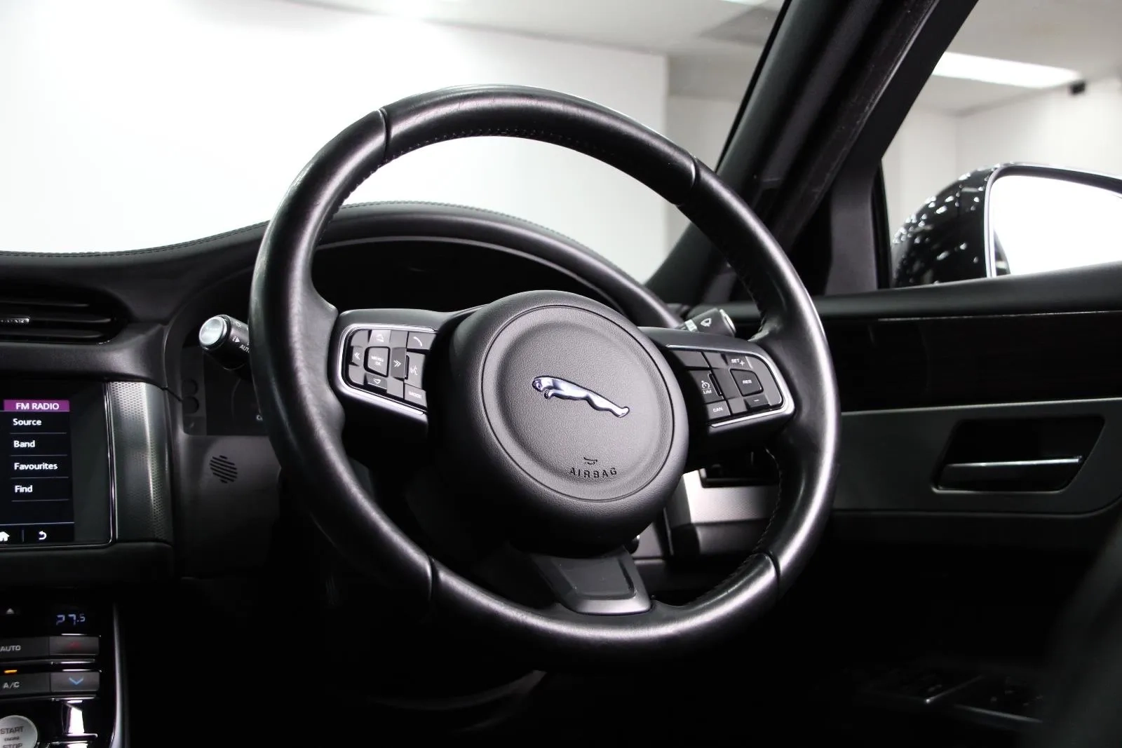Jaguar-XF-25t Portfolio