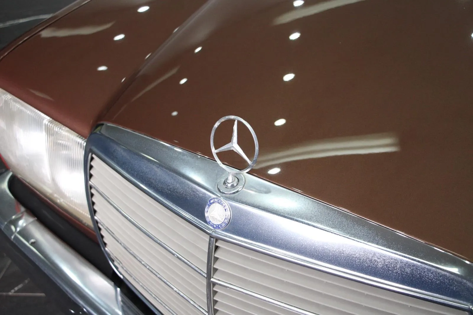 Mercedes-Benz-280CE-