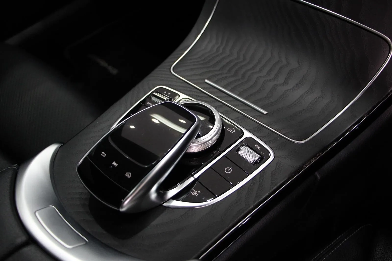 Mercedes-Benz-C-Class-C200