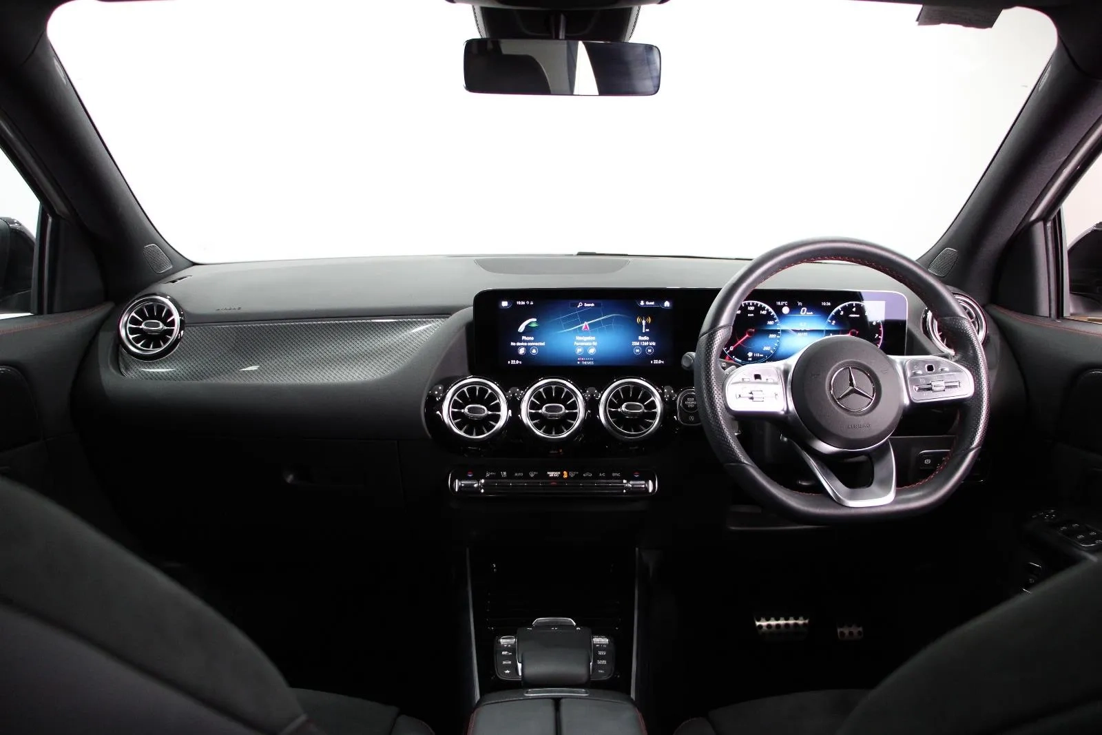 Mercedes-Benz-GLA-Class-GLA200